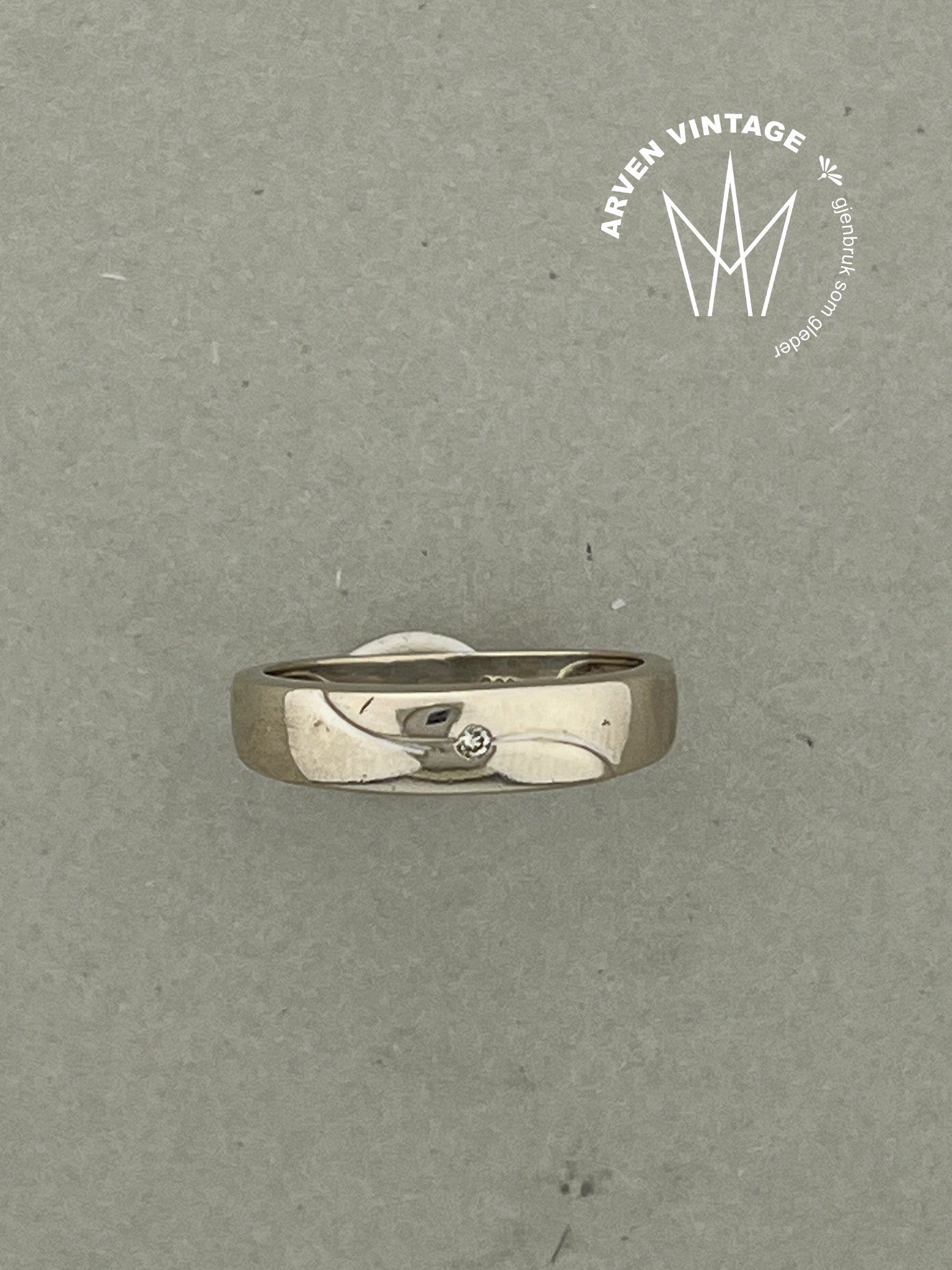 Vintage ring hvitt  gull str53 blank sten