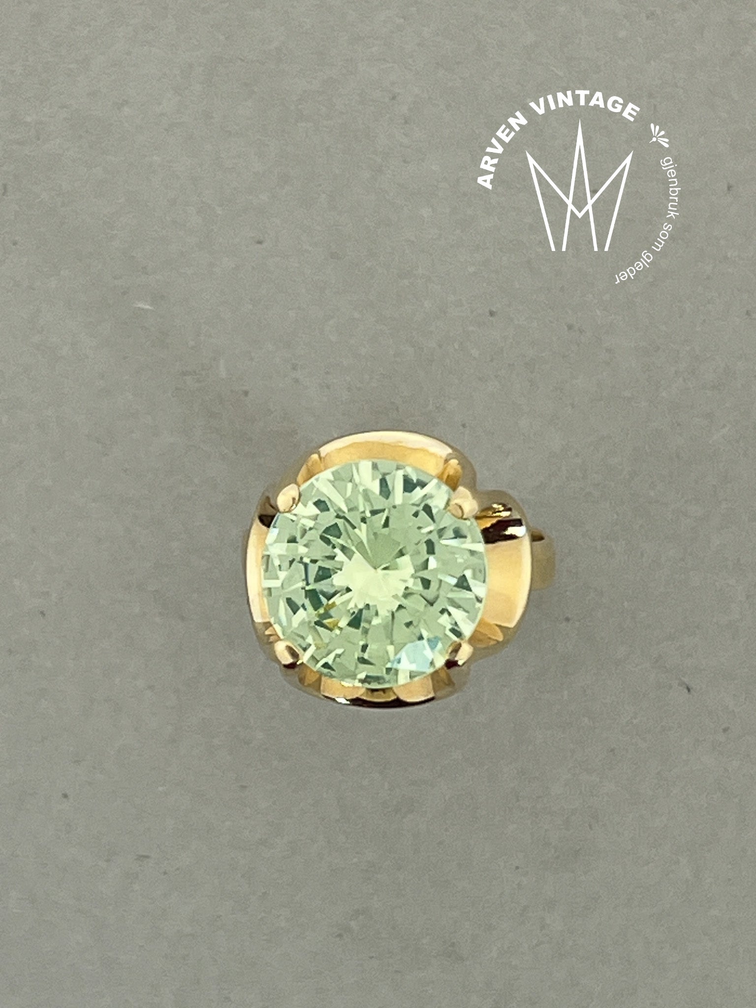 Vintage ring gult gull str51 grønn sten