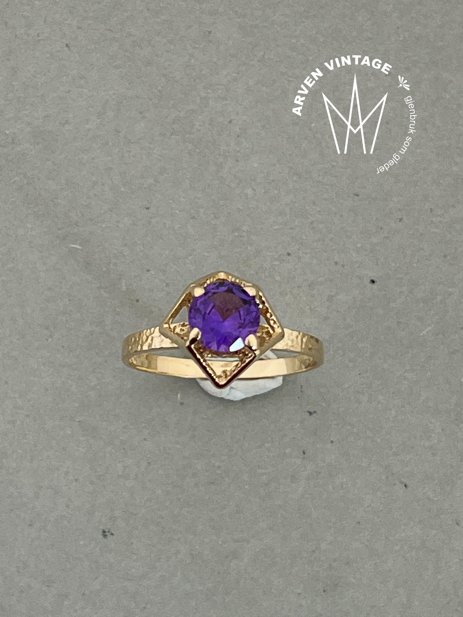Vintage ring gult gull lilla sten str55