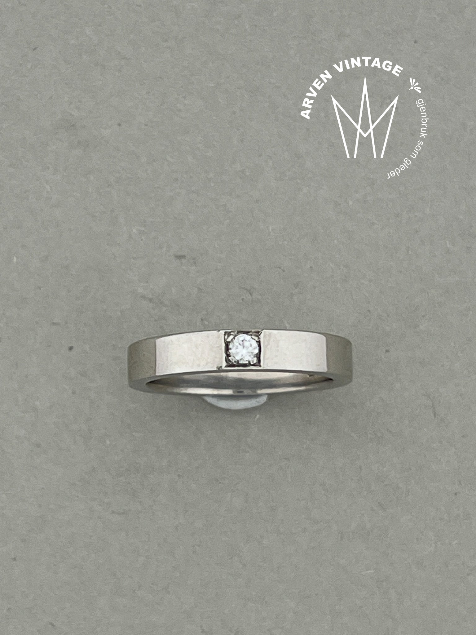 Vintage diamantring hvitt gull str 53