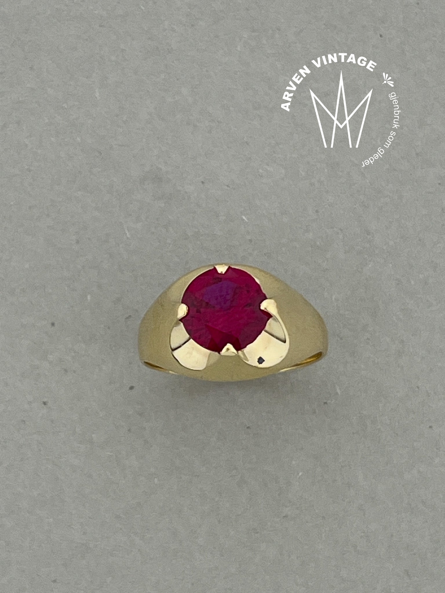 Vintage ring gult gull str 52 rød sten
