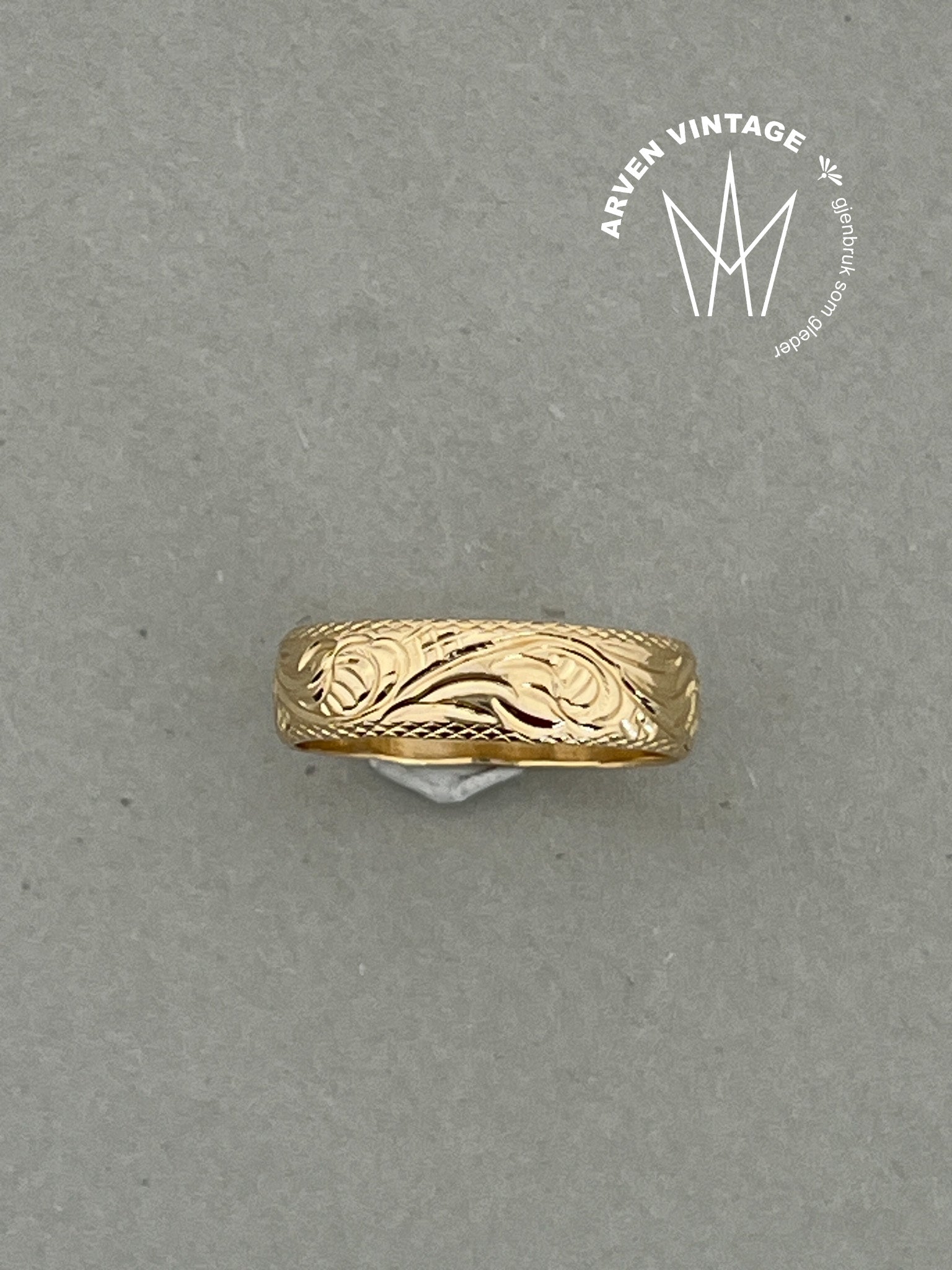 Vintage siselert ring gult gull str 53