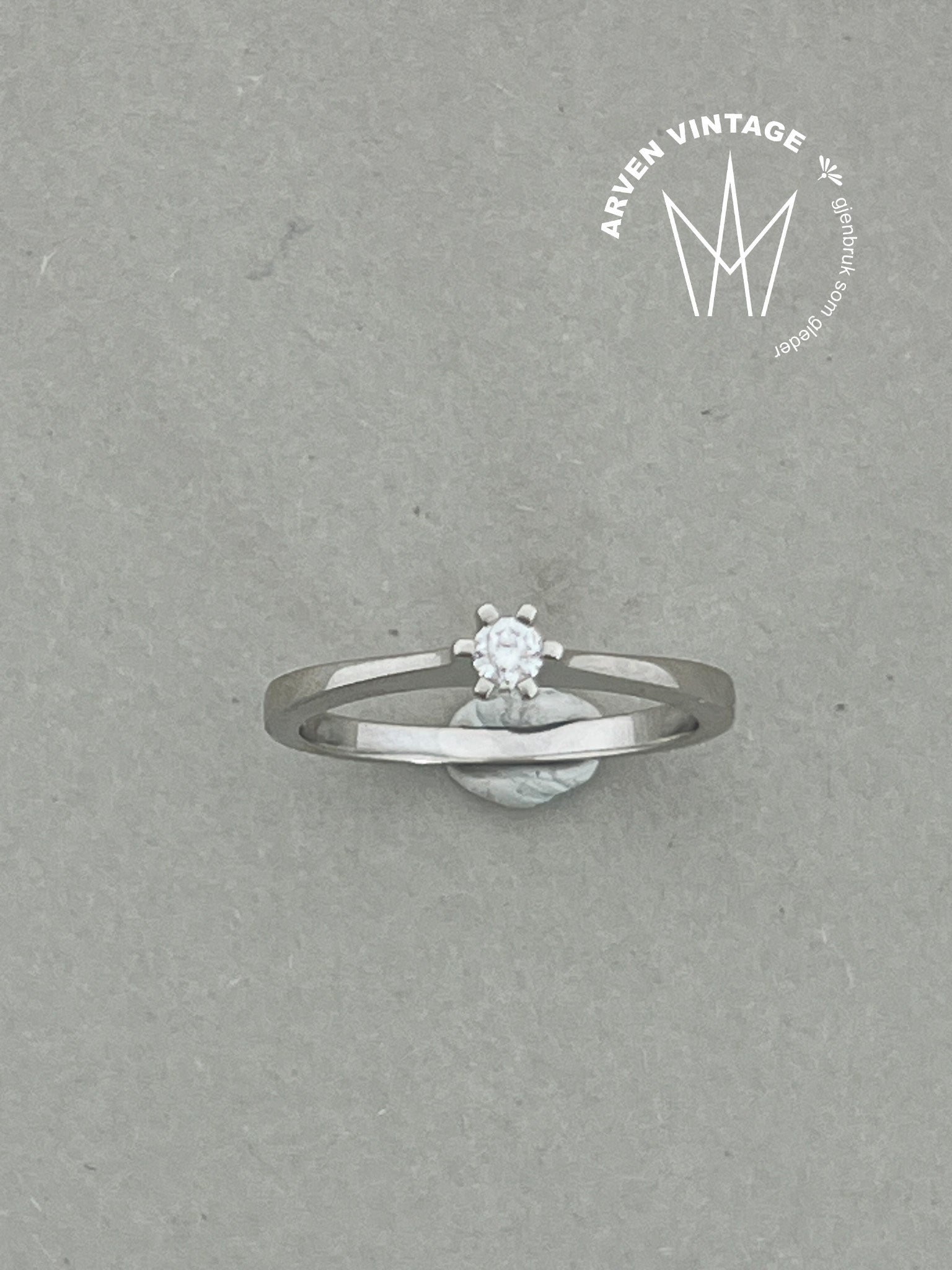 Vintage diamantring hvitt gull str56