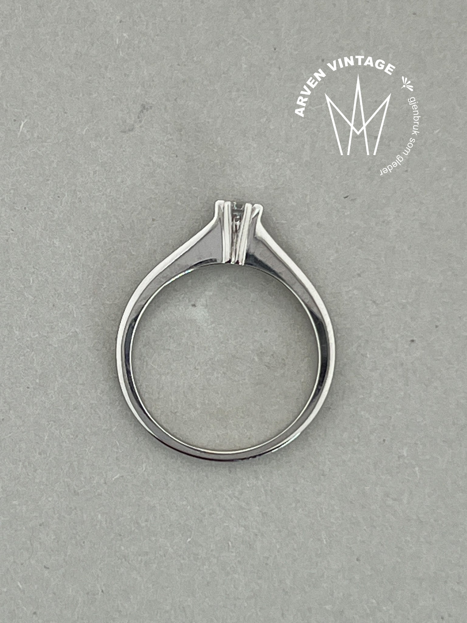 Vintage diamantring hvitt gull str56