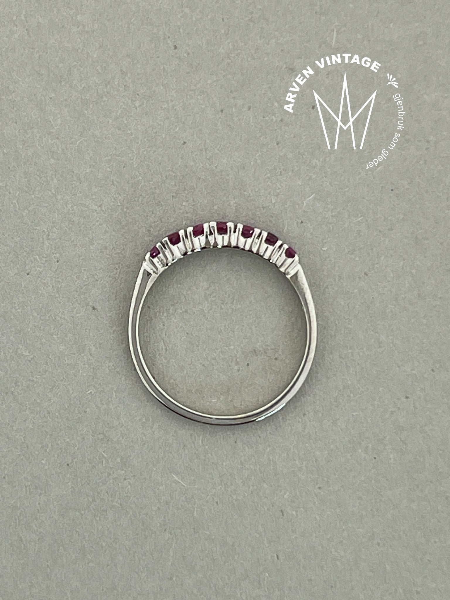 Vintage ring hvitt gull str 52 rosa stener