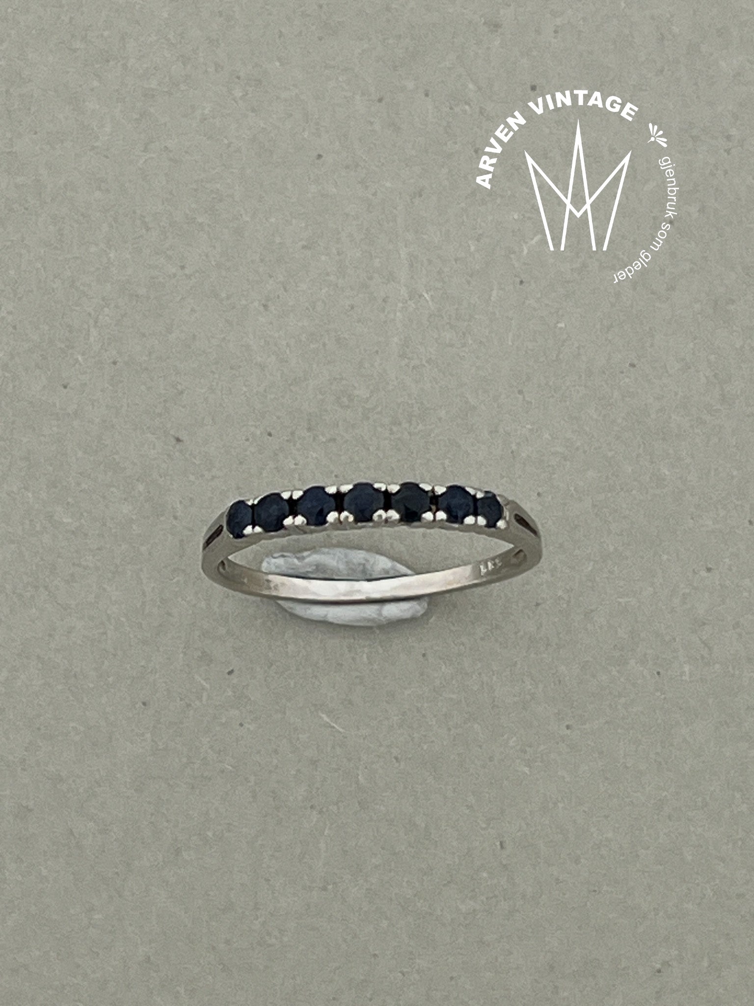 Vintage ring hvitt gull str 53 blå stener