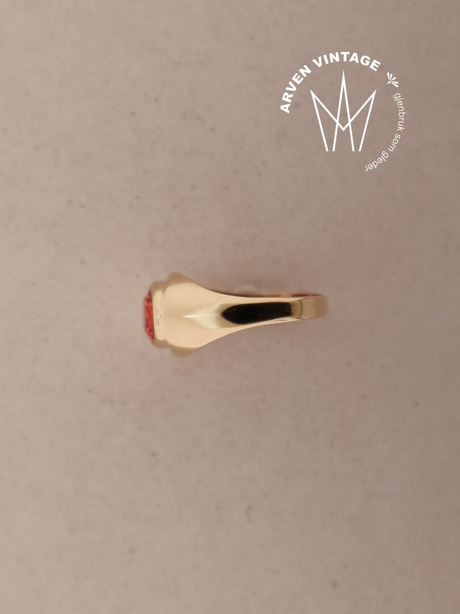 Vintage ring gult gull str51 rødoransje sten