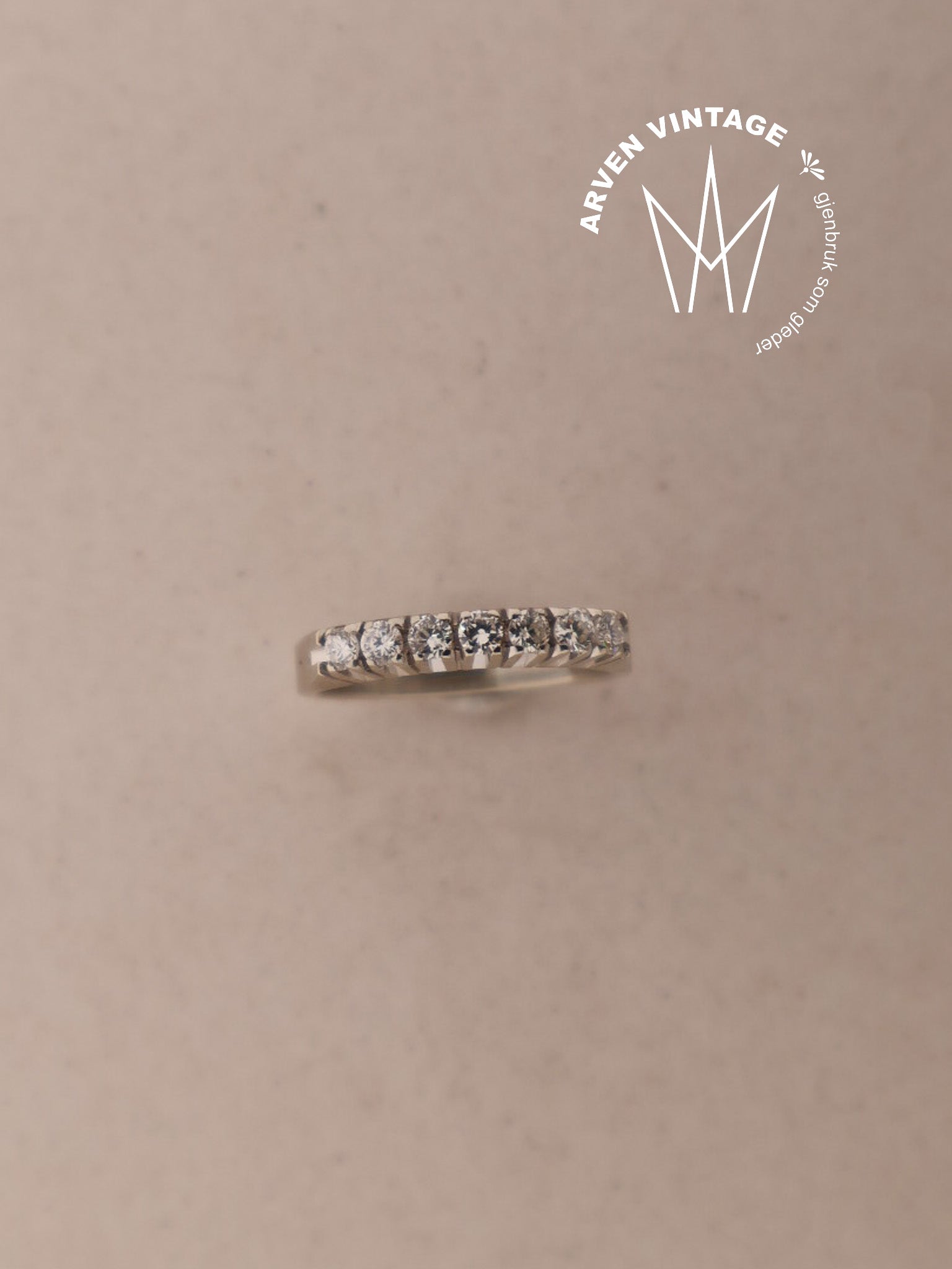 Vintage diamantring 18K hvitt gull str53