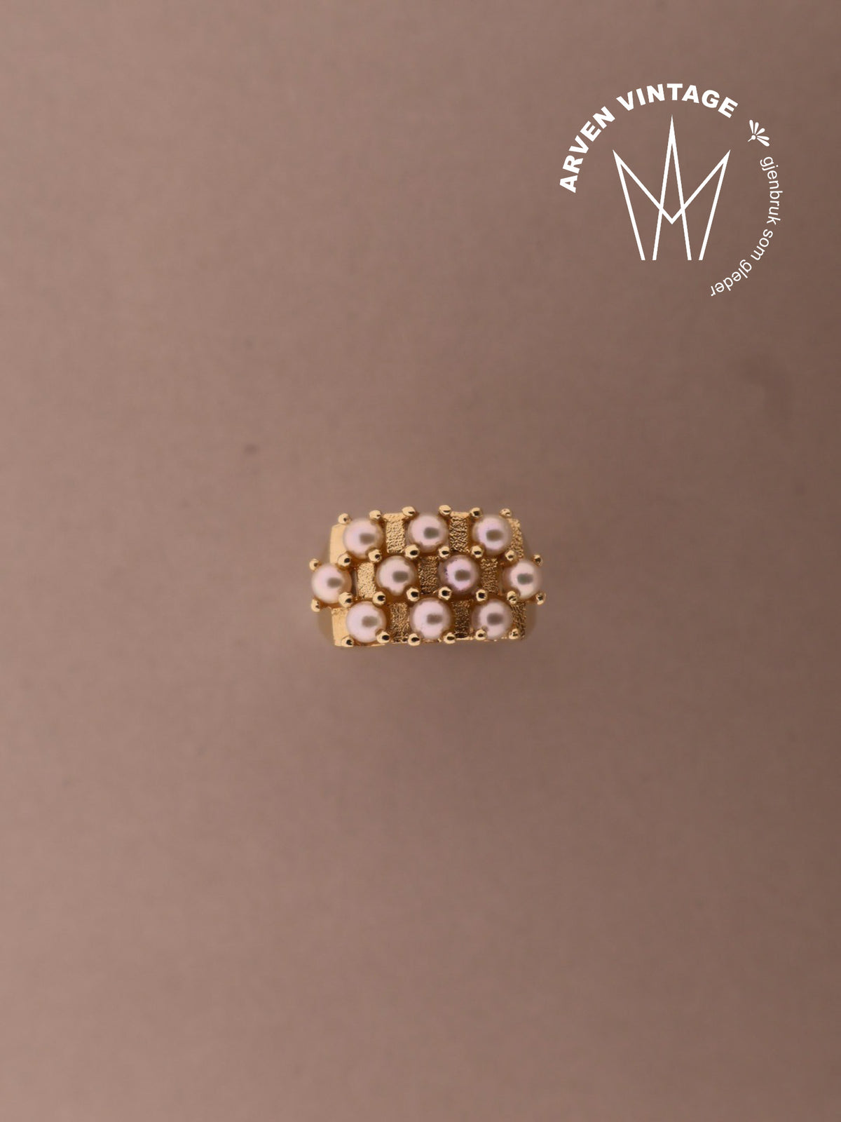 Vintage pearl ring yellow gold
