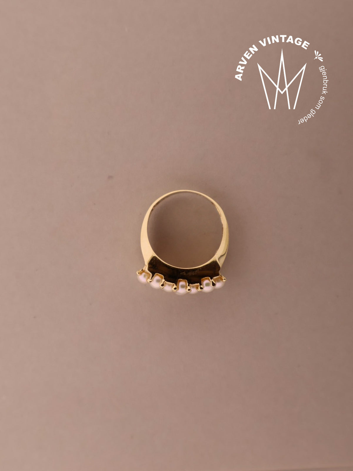 Vintage pearl ring yellow gold