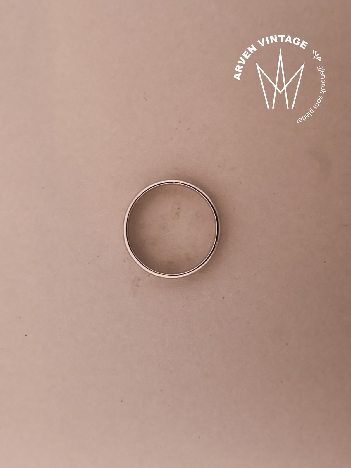 Vintage glatt ring hvitt gull
