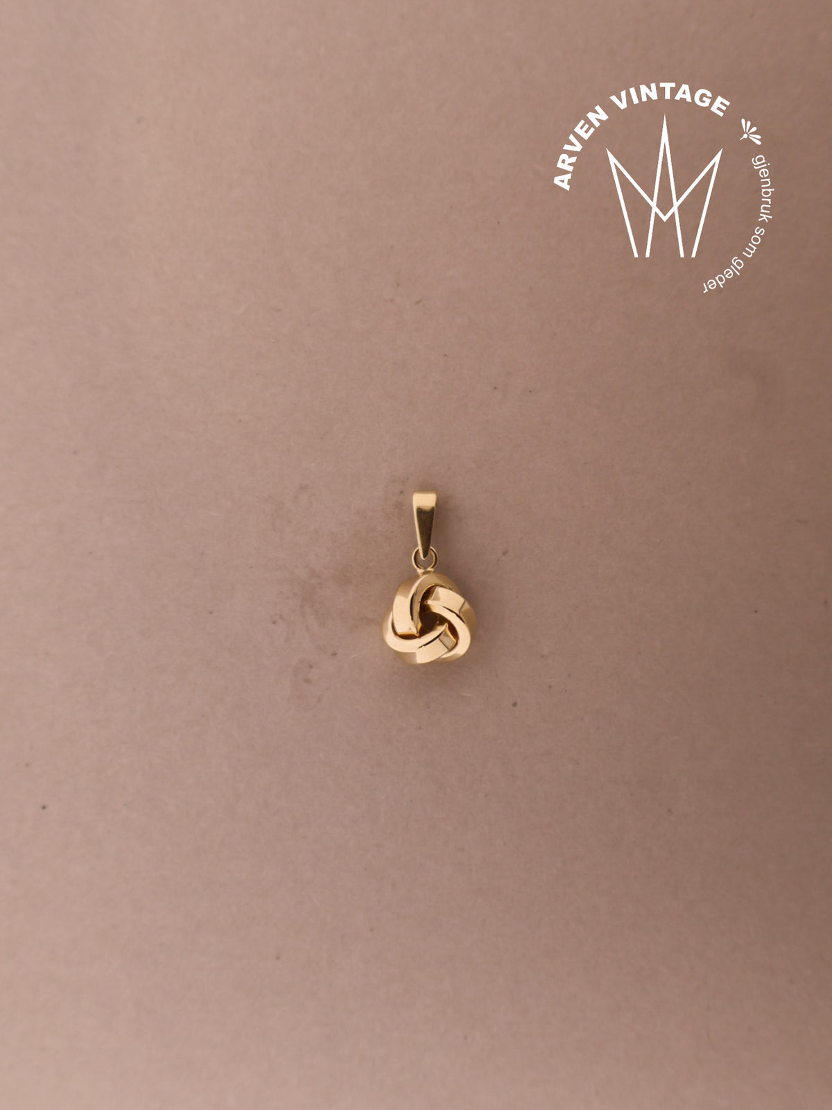 Vintage knot pendant yellow gold