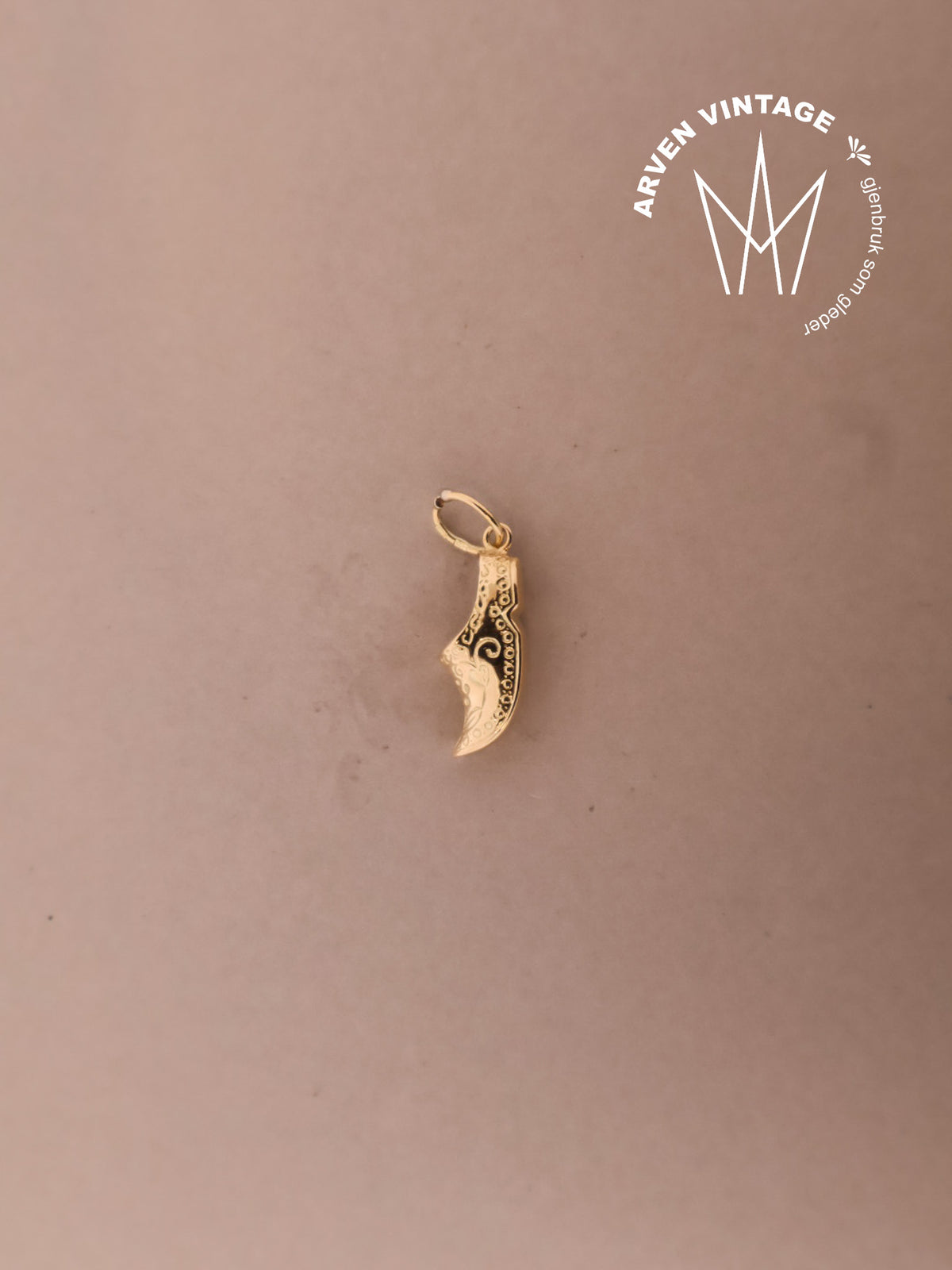Vintage pendant yellow gold