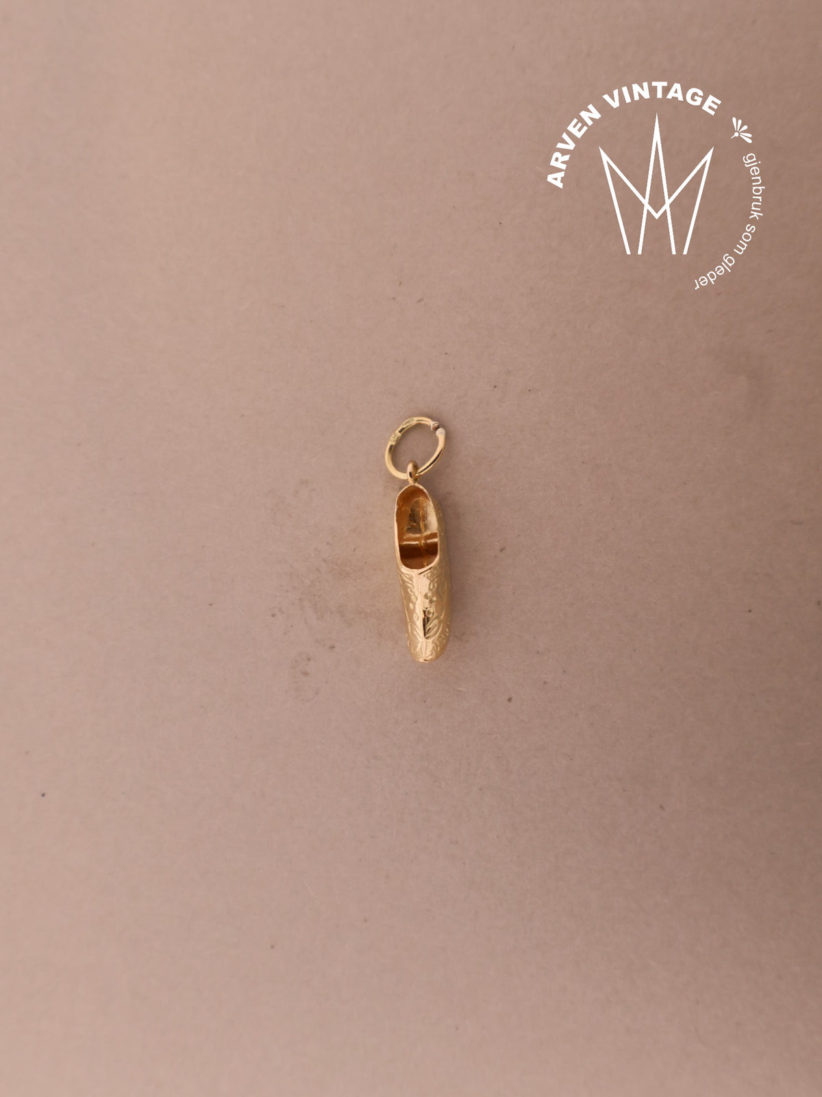 Vintage pendant yellow gold