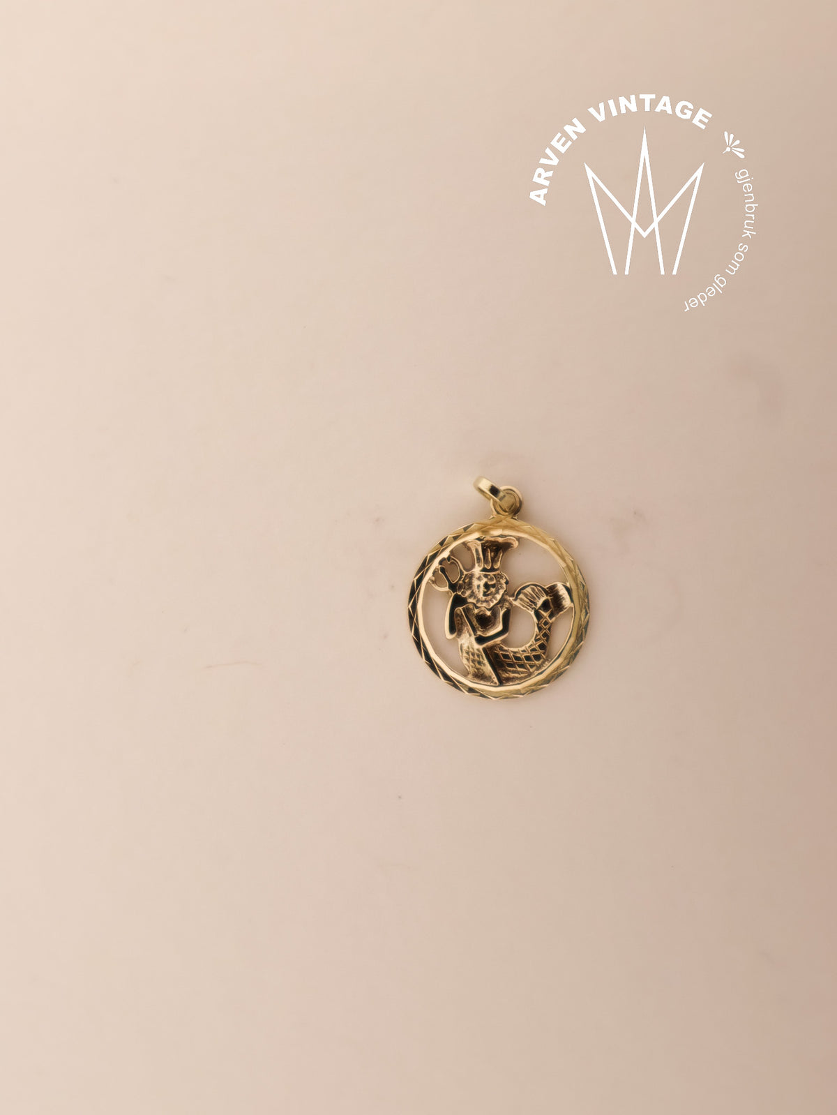Vintage pendant yellow gold