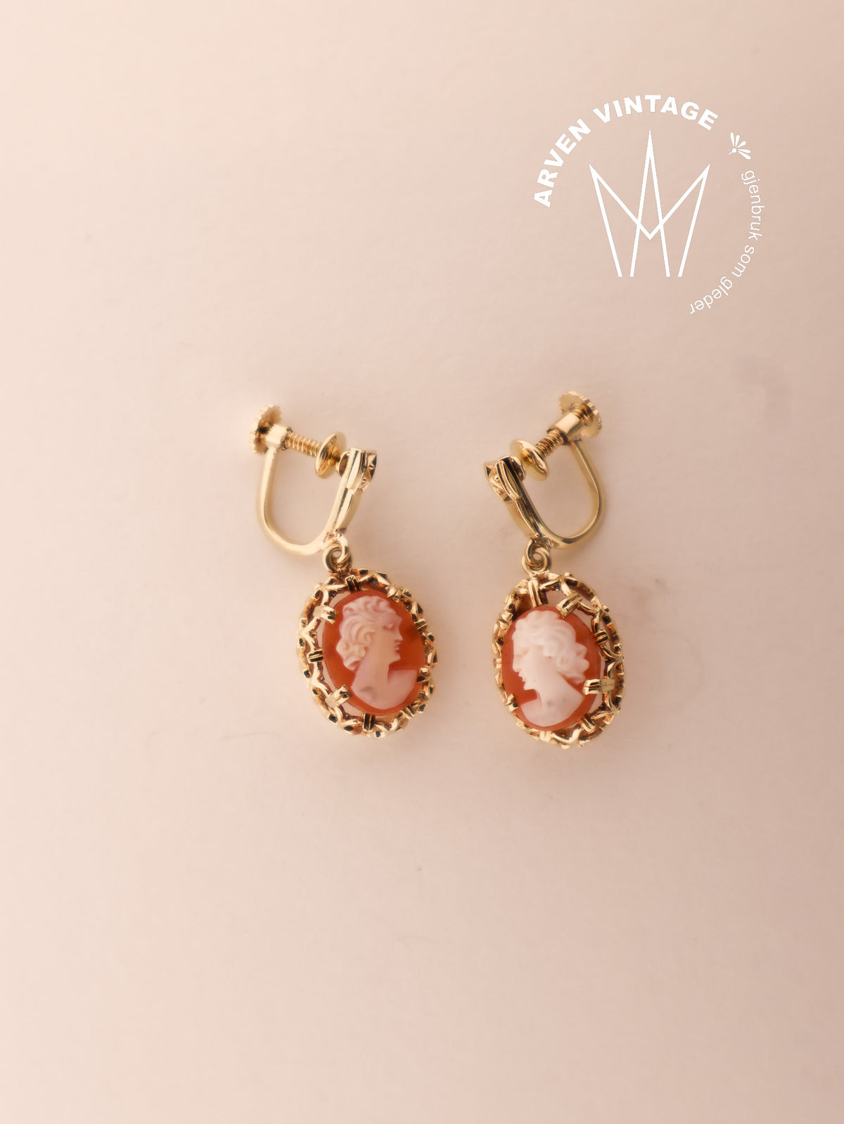 Vintage yellow gold earrings