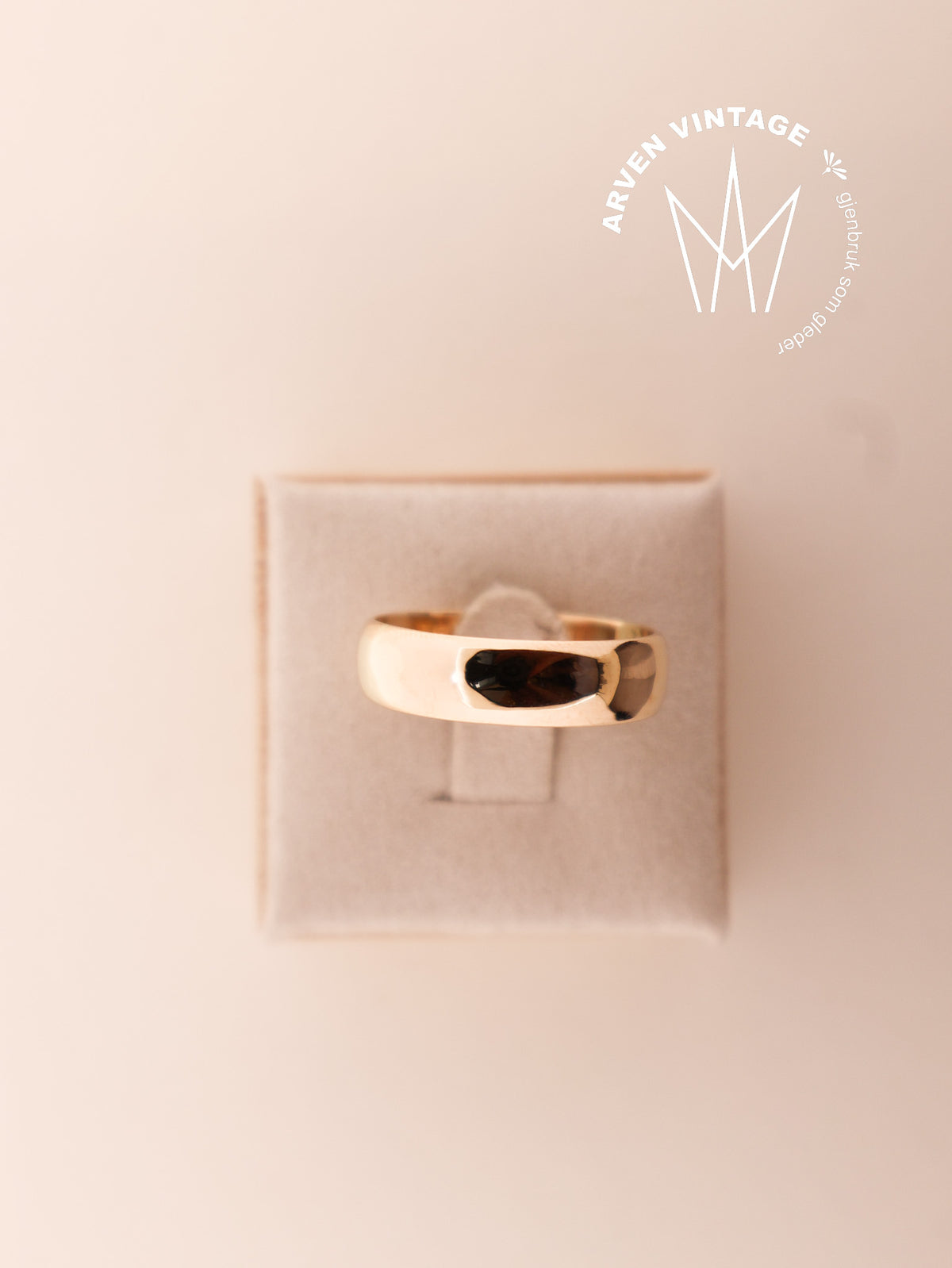 Vintage plain yellow gold ring size 63