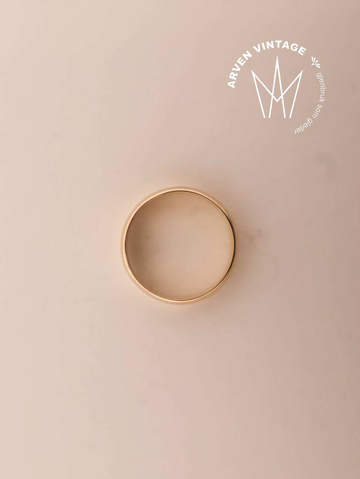 Vintage plain yellow gold ring size 63
