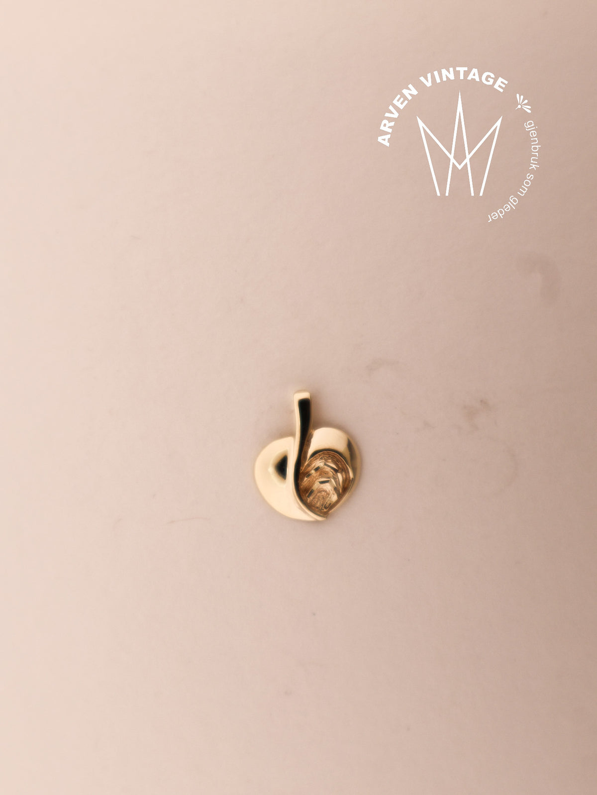 Vintage pendant yellow gold