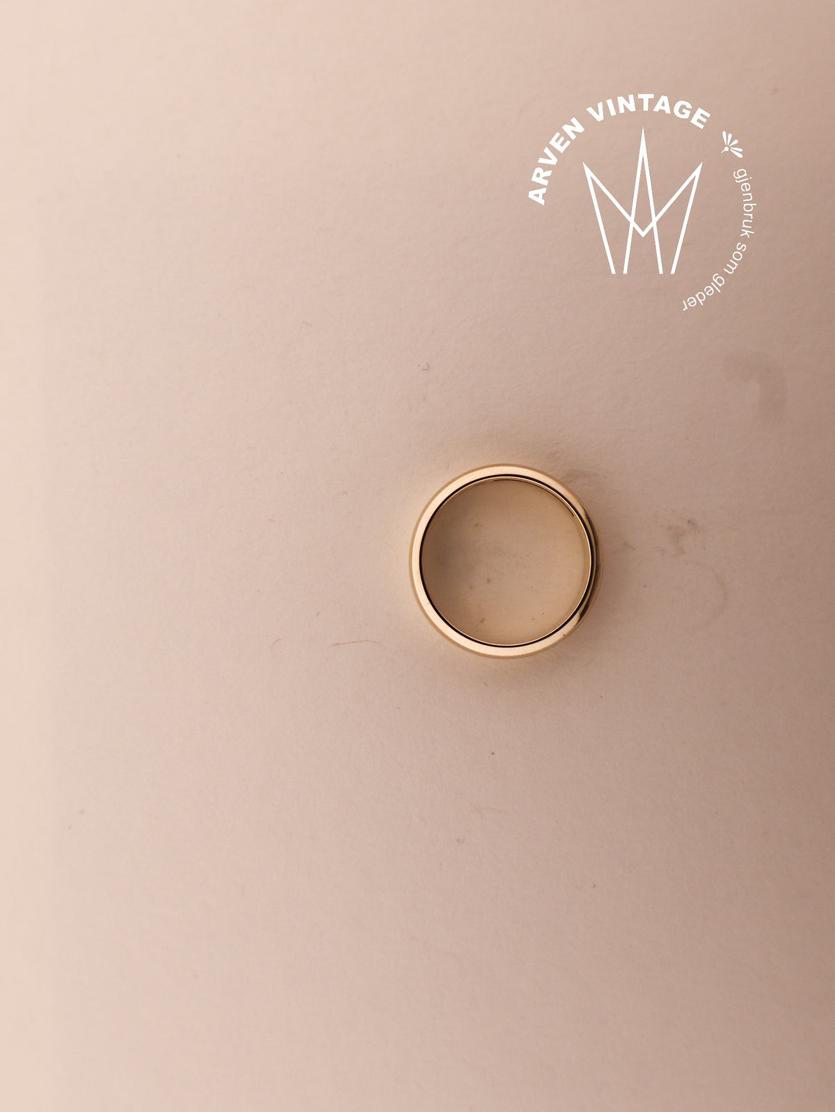 Vintage smooth ring, yellow gold, size 51