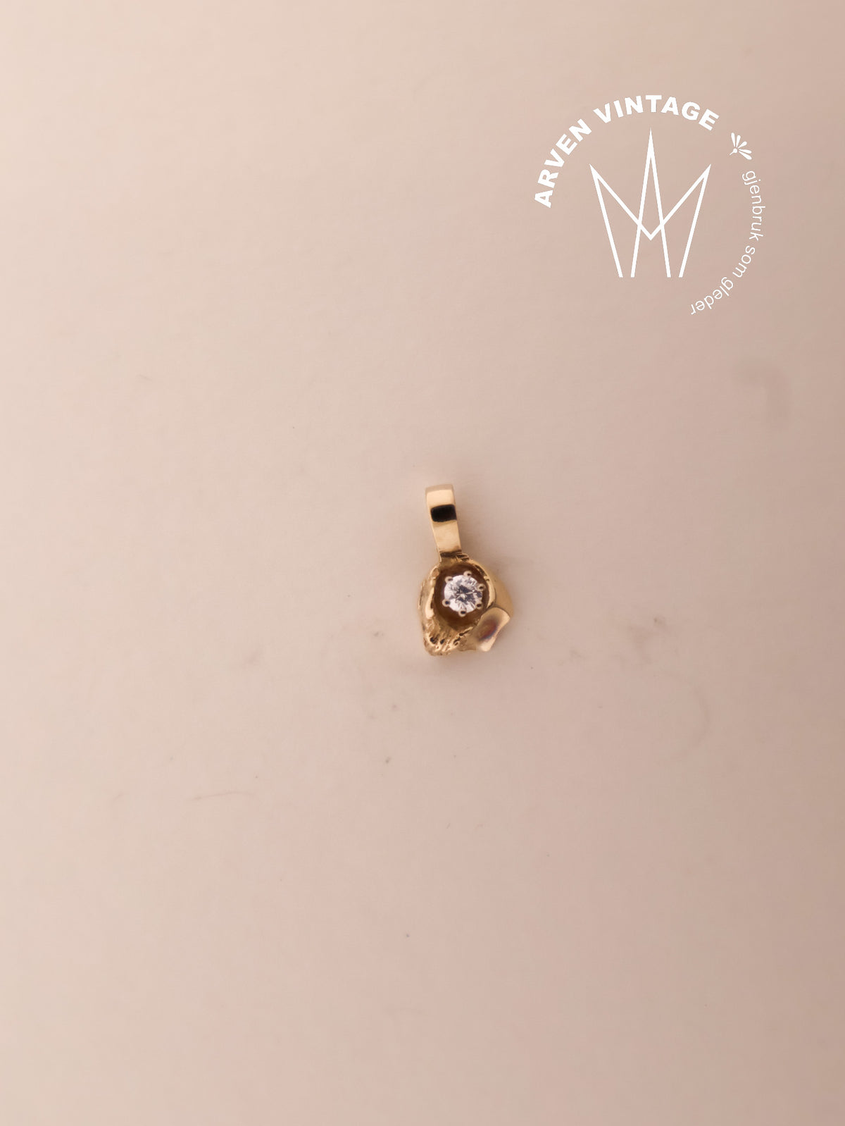 Vintage pendant yellow gold with clear stone