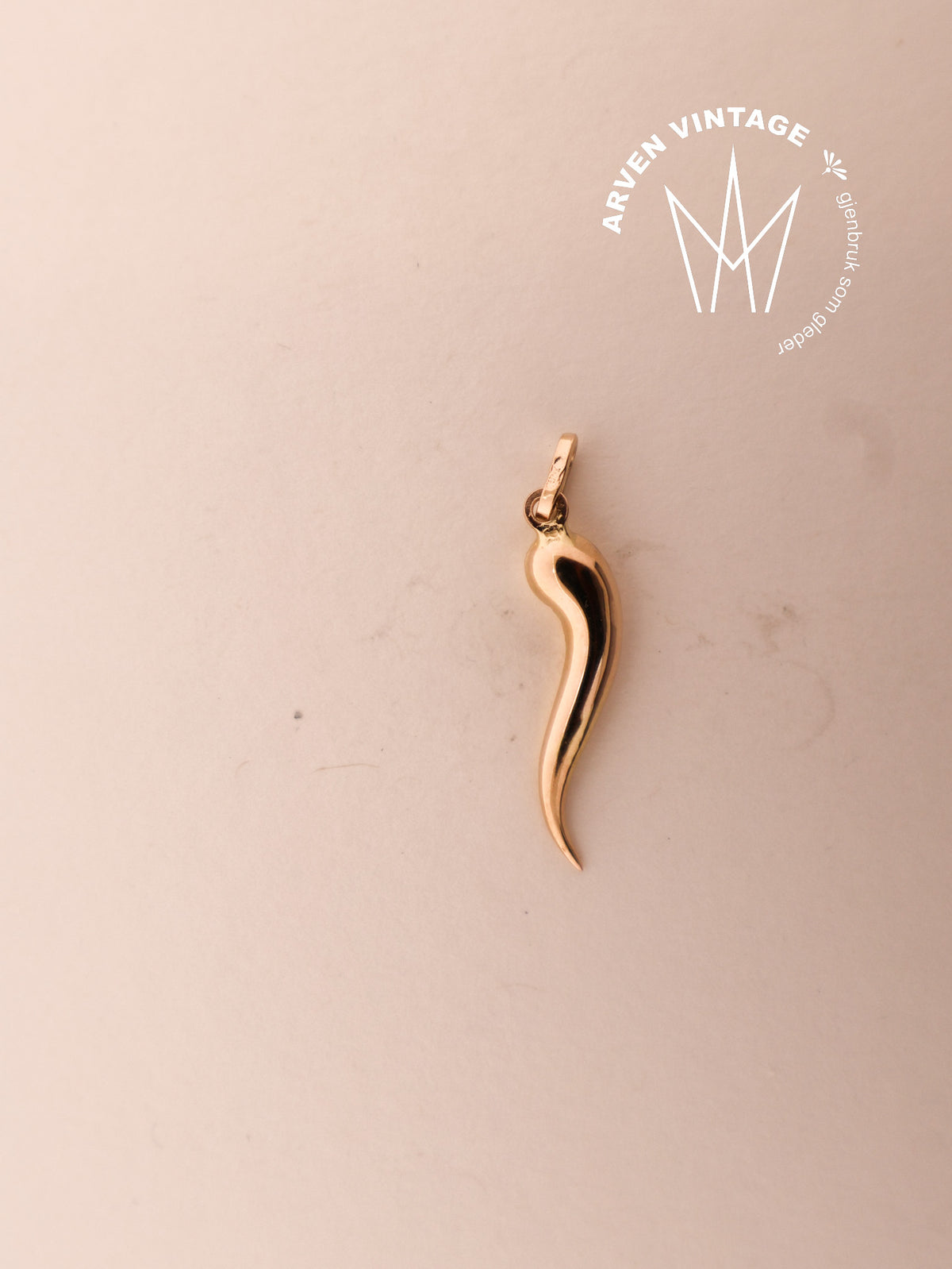 Vintage pendant yellow gold