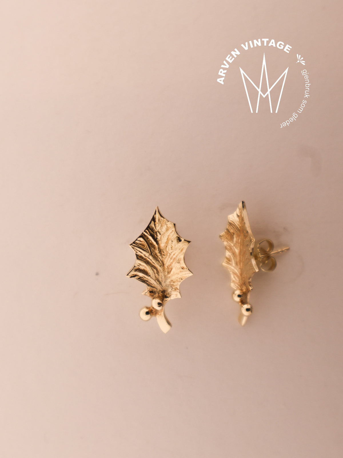 Vintage yellow gold earrings