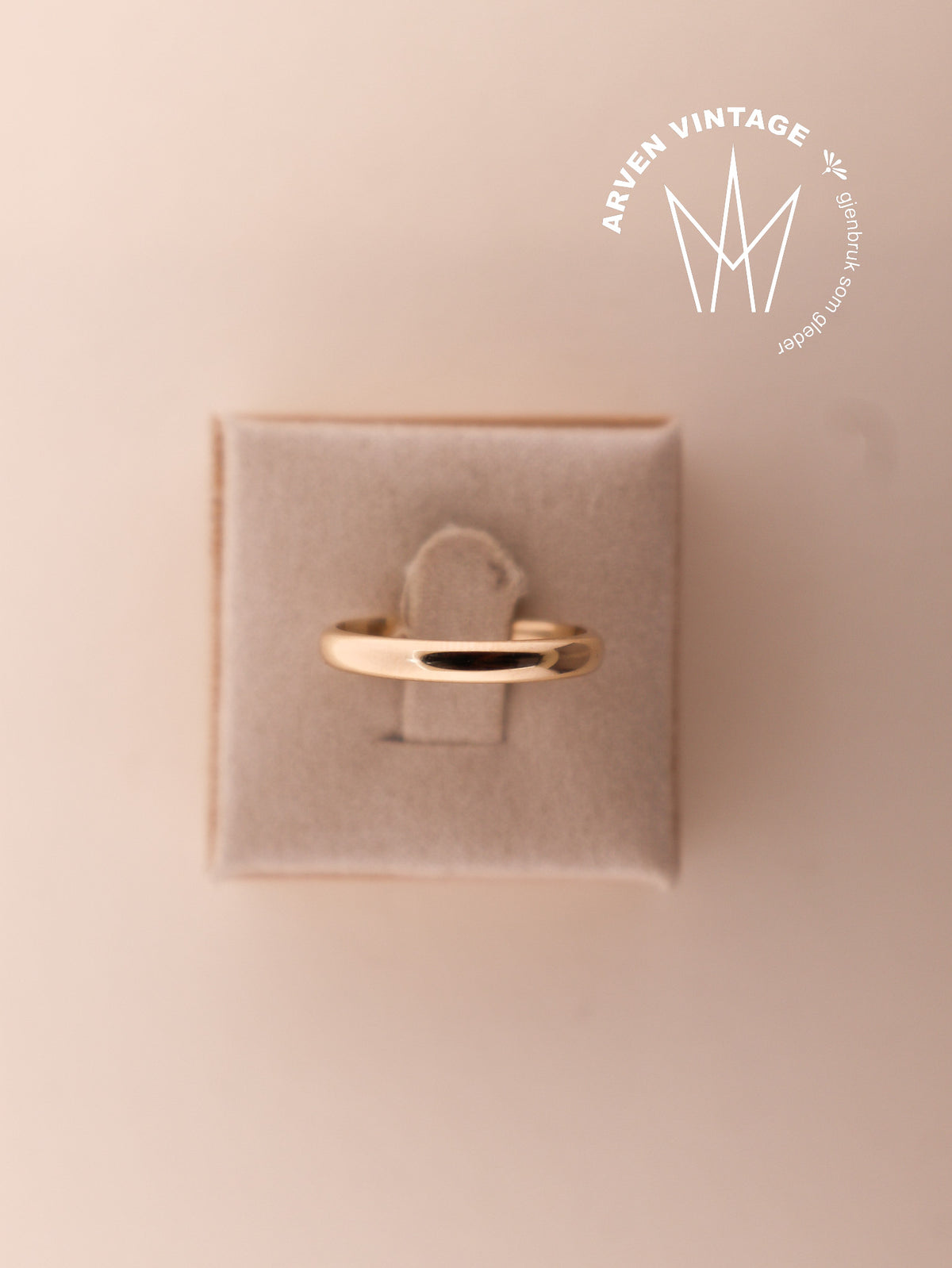 Vintage plain yellow gold ring size 57