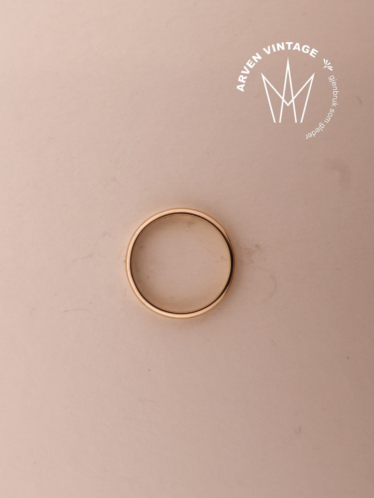 Vintage plain yellow gold ring size 57