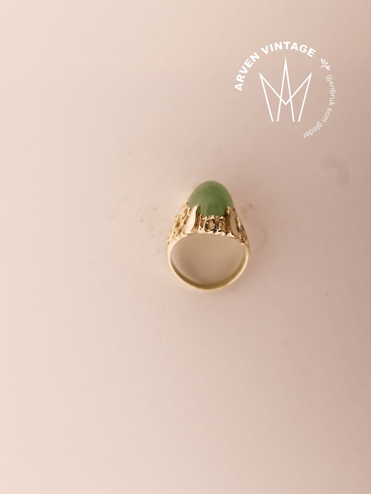 Vintage ring gult gull med grønn sten str.50