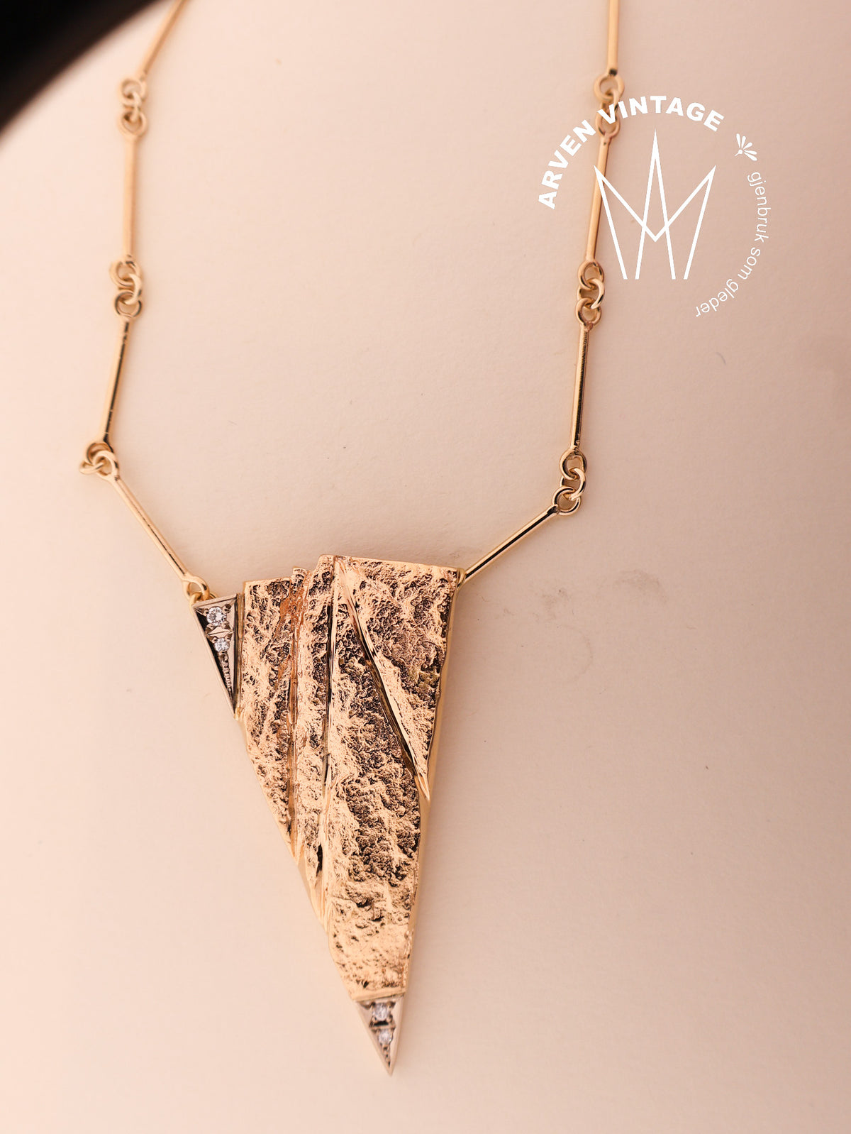 Vintage yellow gold necklace