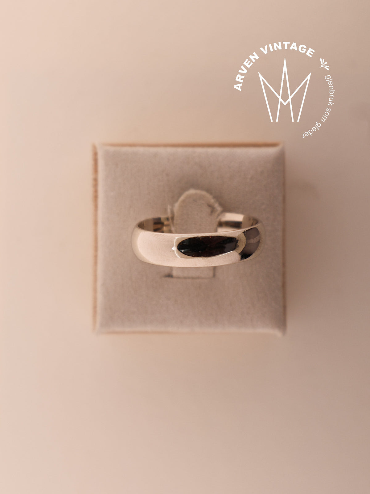 Vintage smooth white gold ring size 64