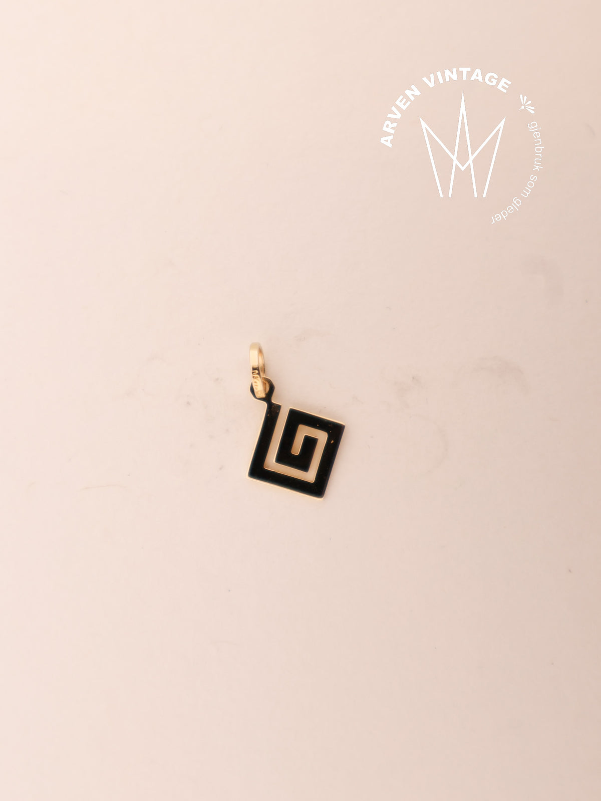 Vintage pendant yellow gold