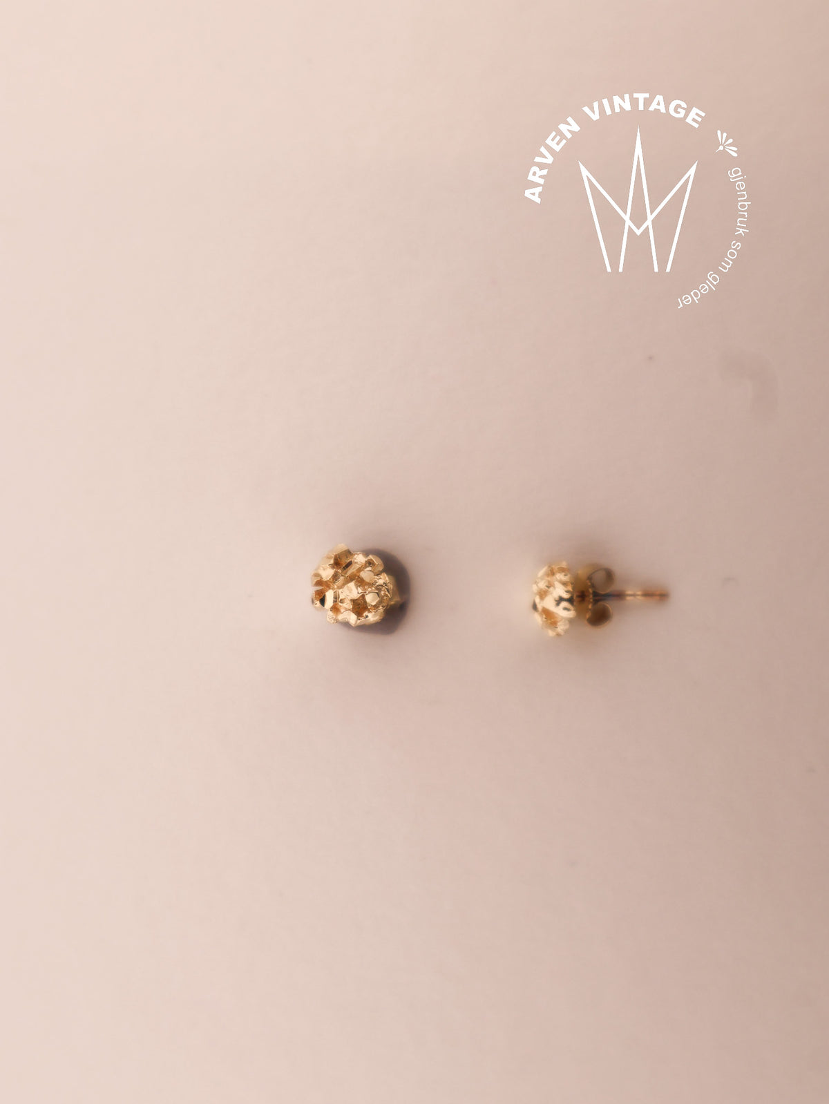 Vintage yellow gold earrings
