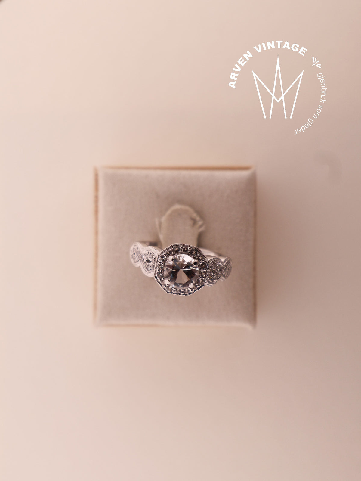 Vintage diamond ring in white gold, size 56