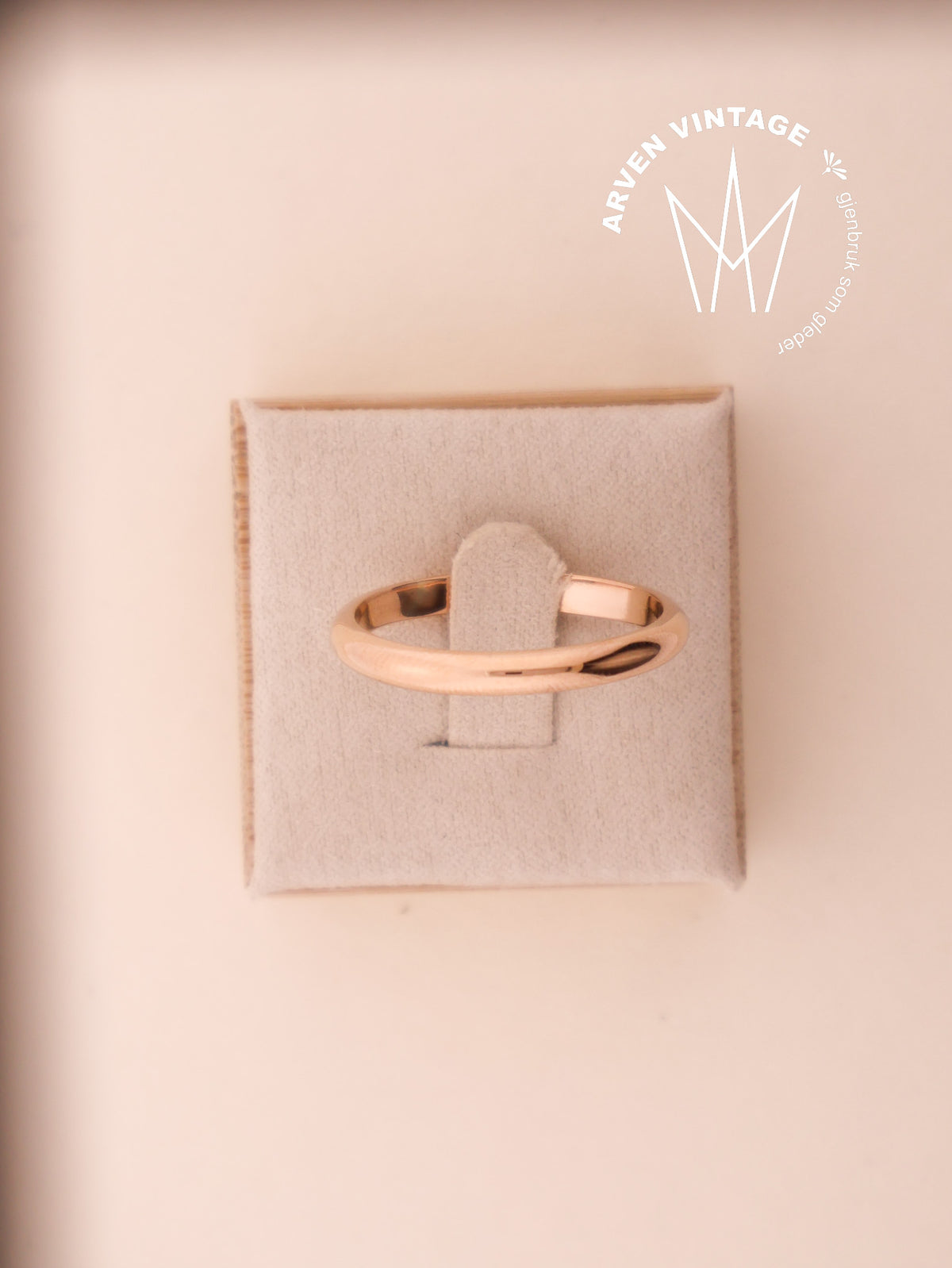 Vintage plain yellow gold ring size 68
