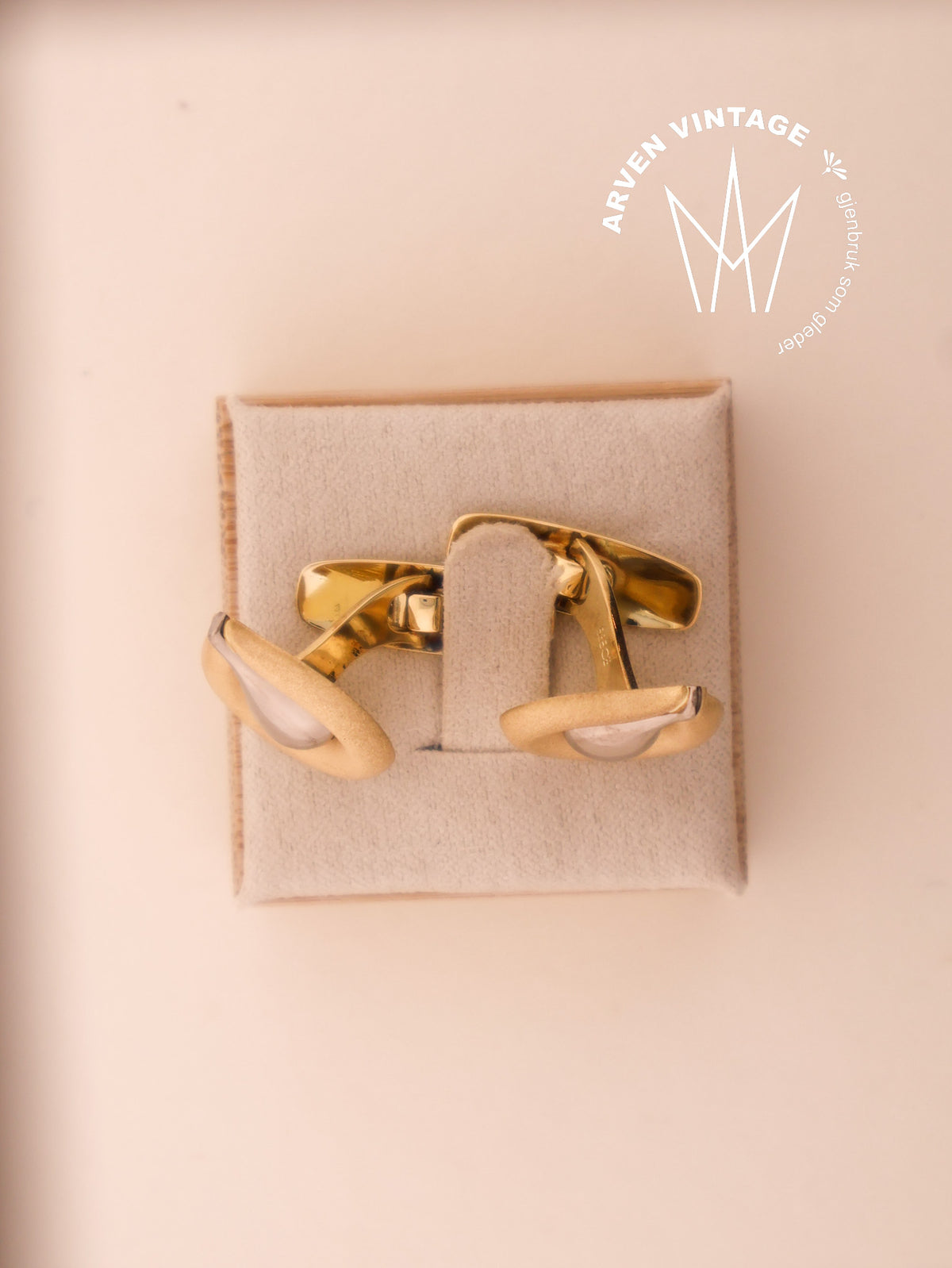 Vintage yellow gold cufflinks