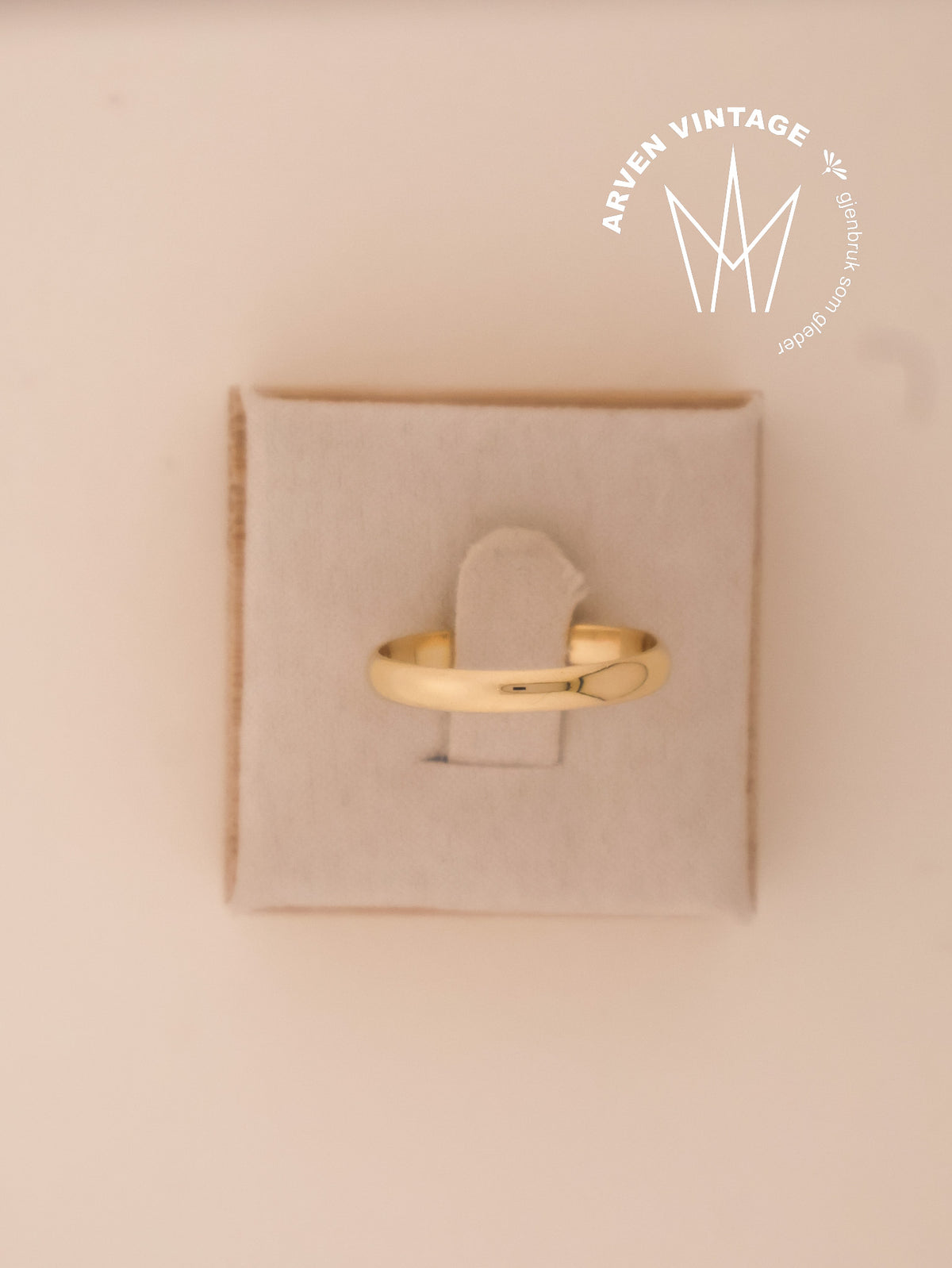 Vintage plain yellow gold ring size 58