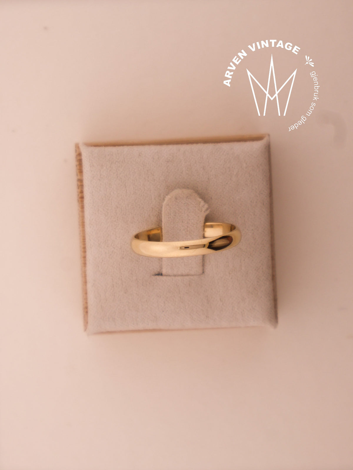 Vintage plain yellow gold ring size 58