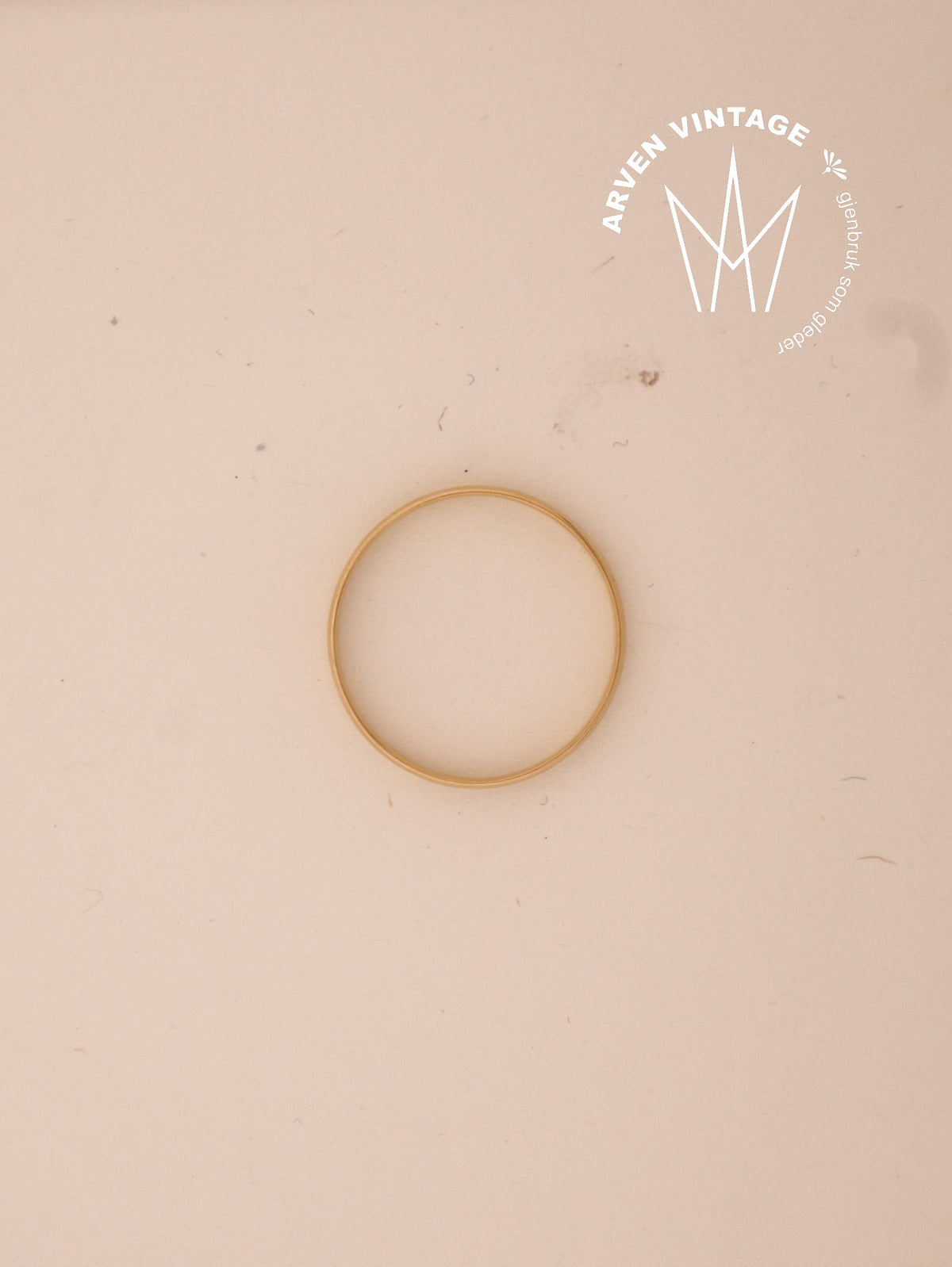Vintage plain band in yellow gold size 65