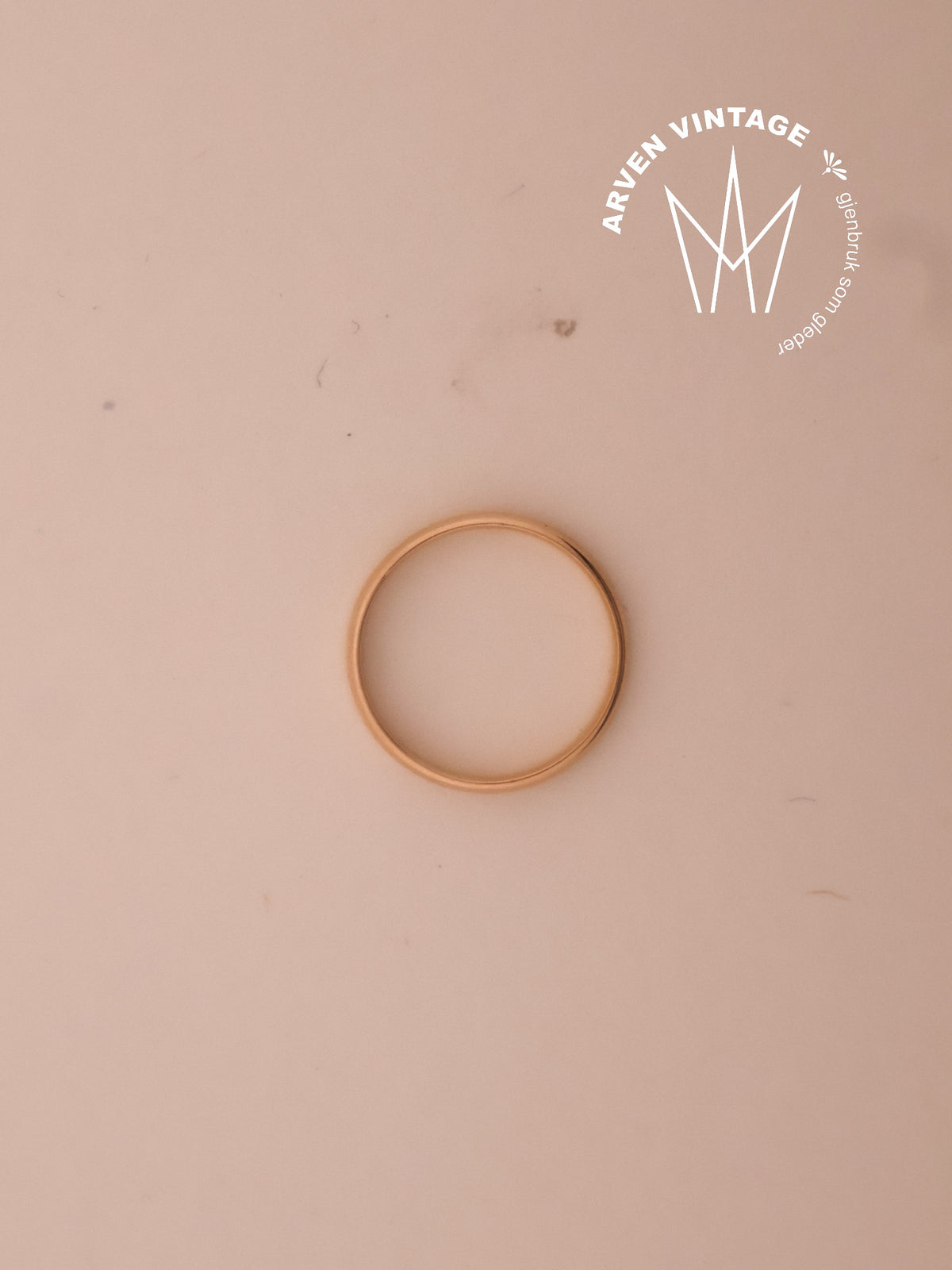 Vintage smooth ring in yellow gold, size 49