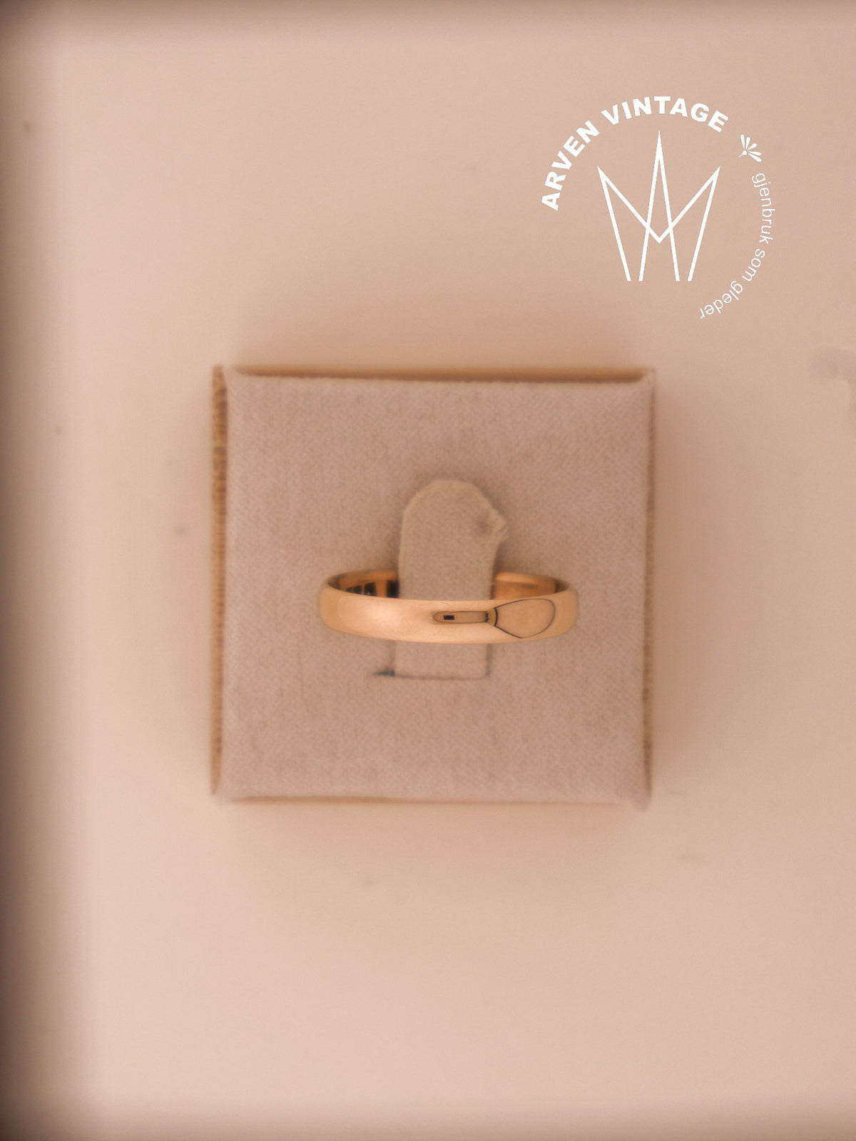 Vintage smooth ring in yellow gold size 60