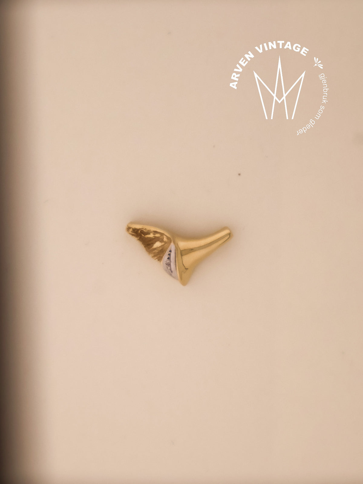 Vintage diamond pendant yellow gold
