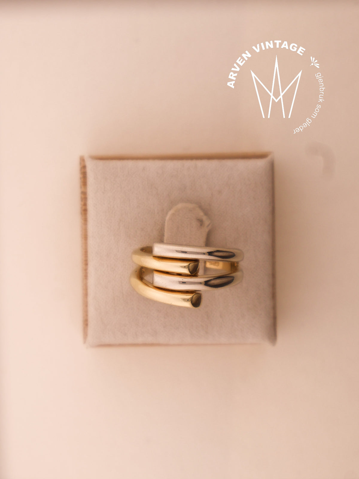 Vintage ring in white and yellow gold, size 55