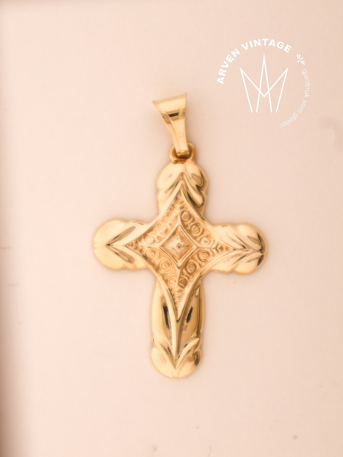 Vintage pendant yellow gold