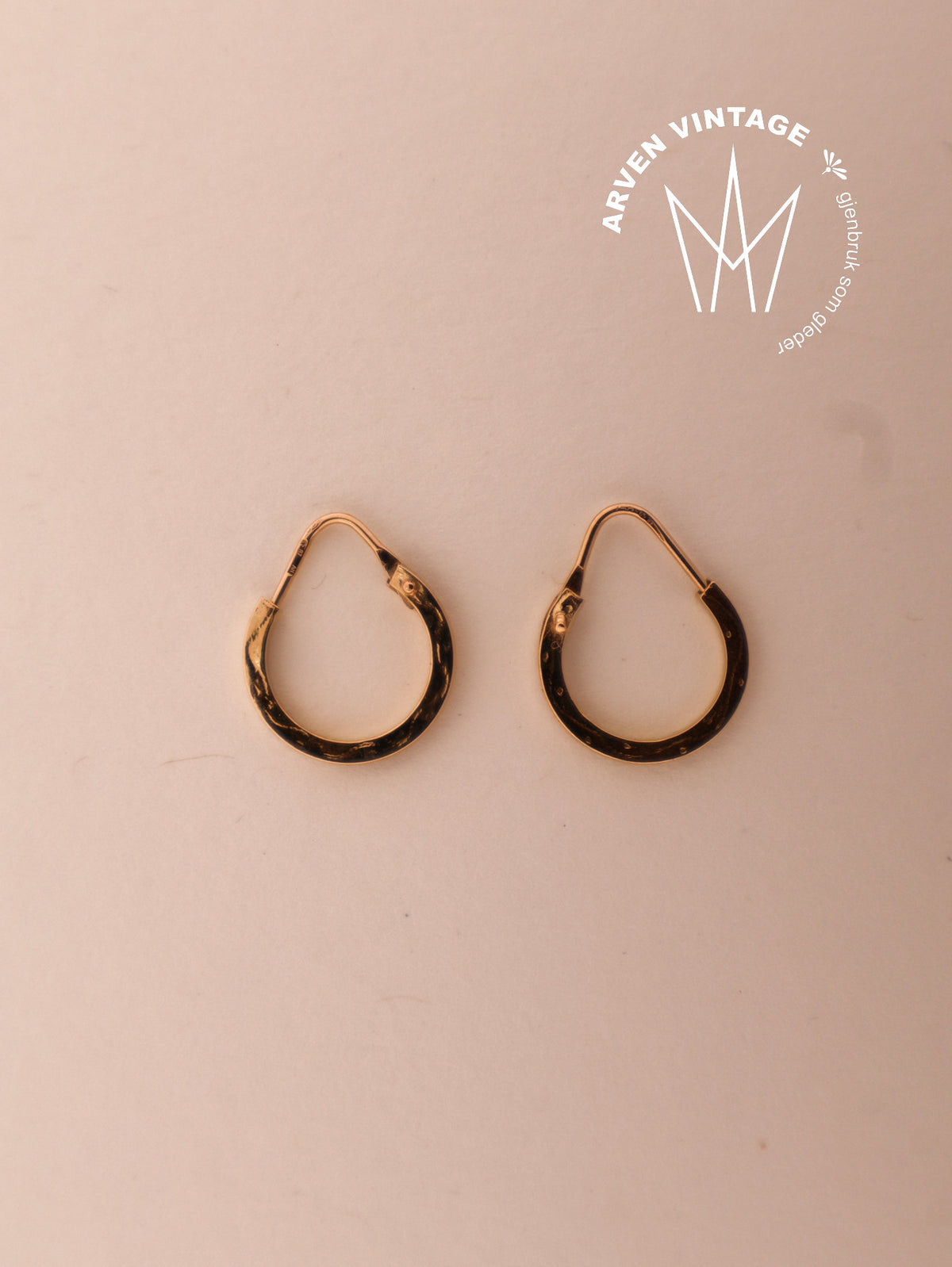 Vintage yellow gold earrings