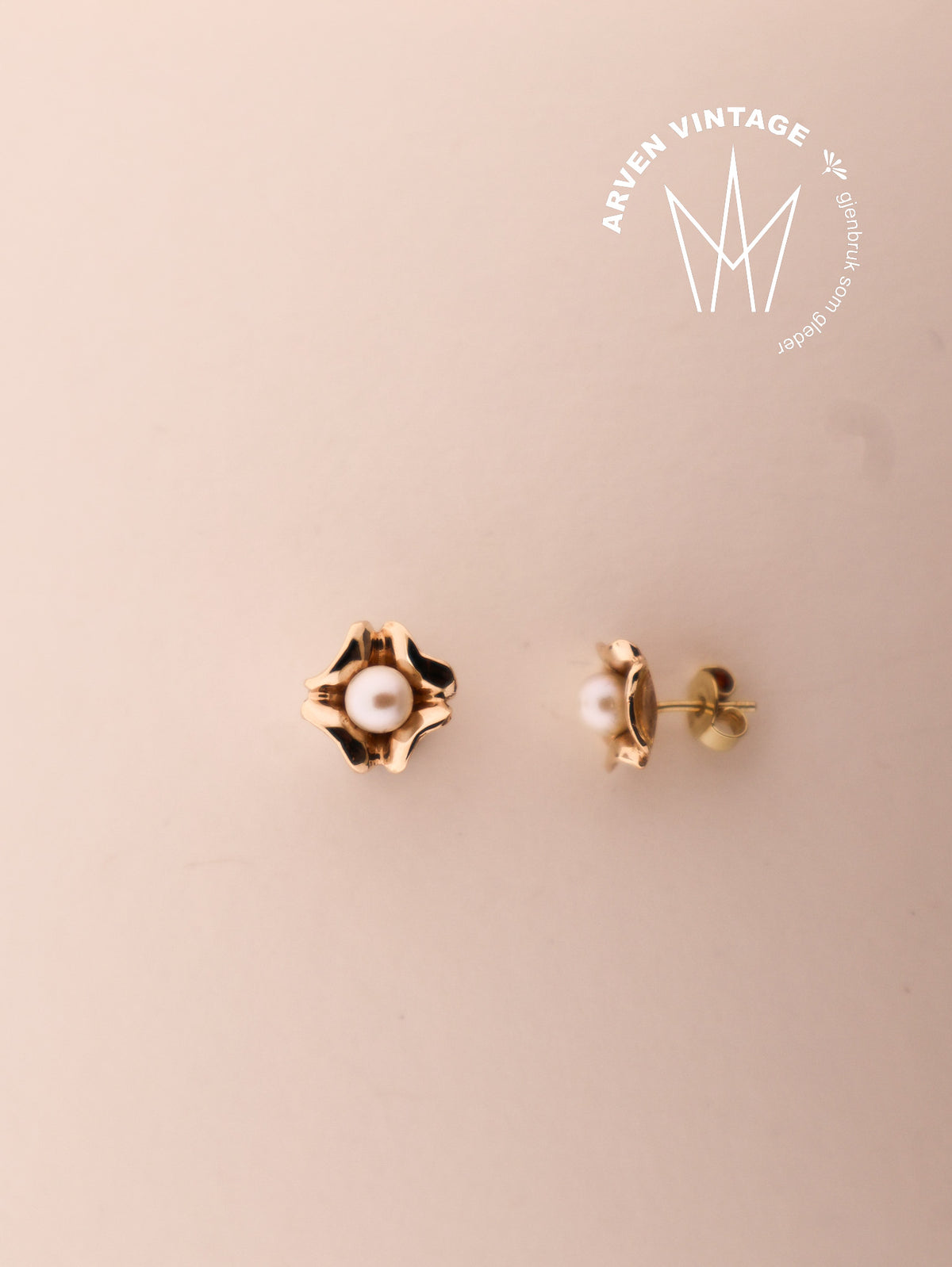 Vintage pearl earrings yellow gold