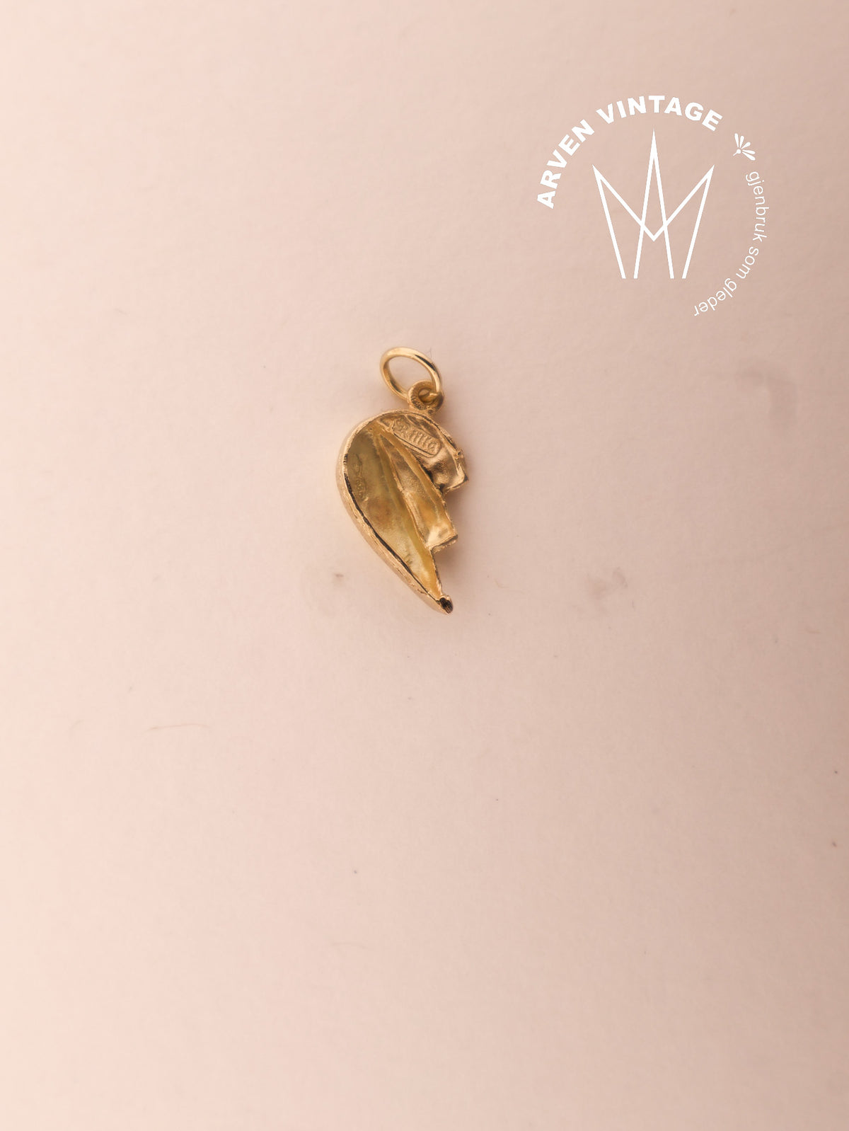 Vintage pendant yellow gold