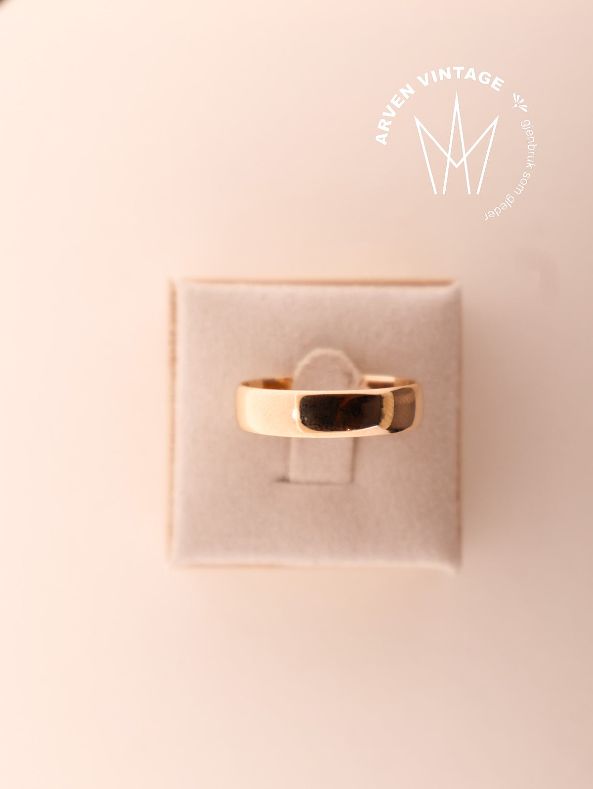 Vintage plain yellow gold ring size 63