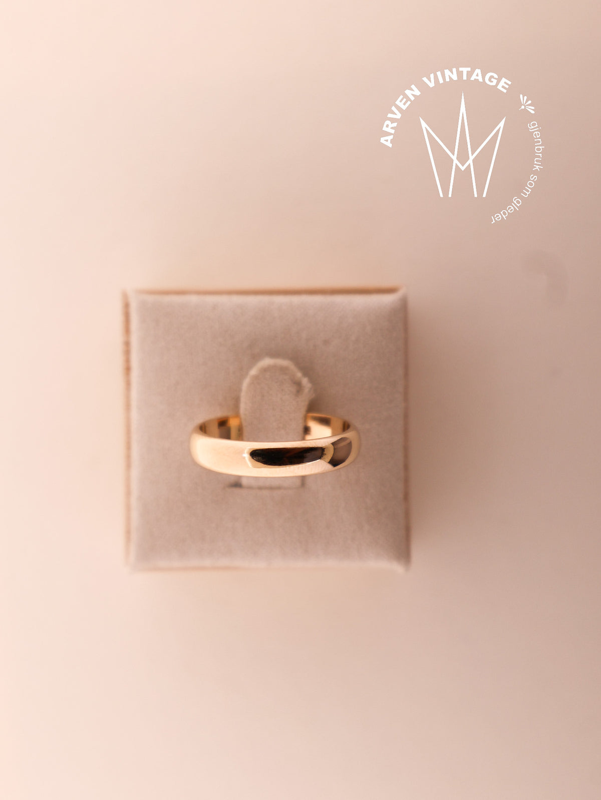 Vintage plain yellow gold ring size 56